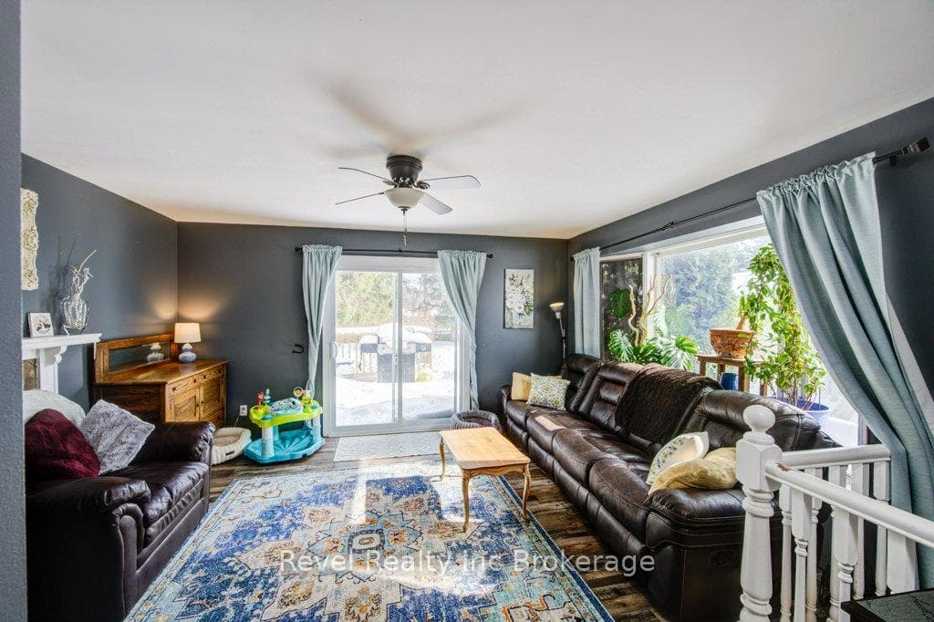 328 Clarke Street photo 10