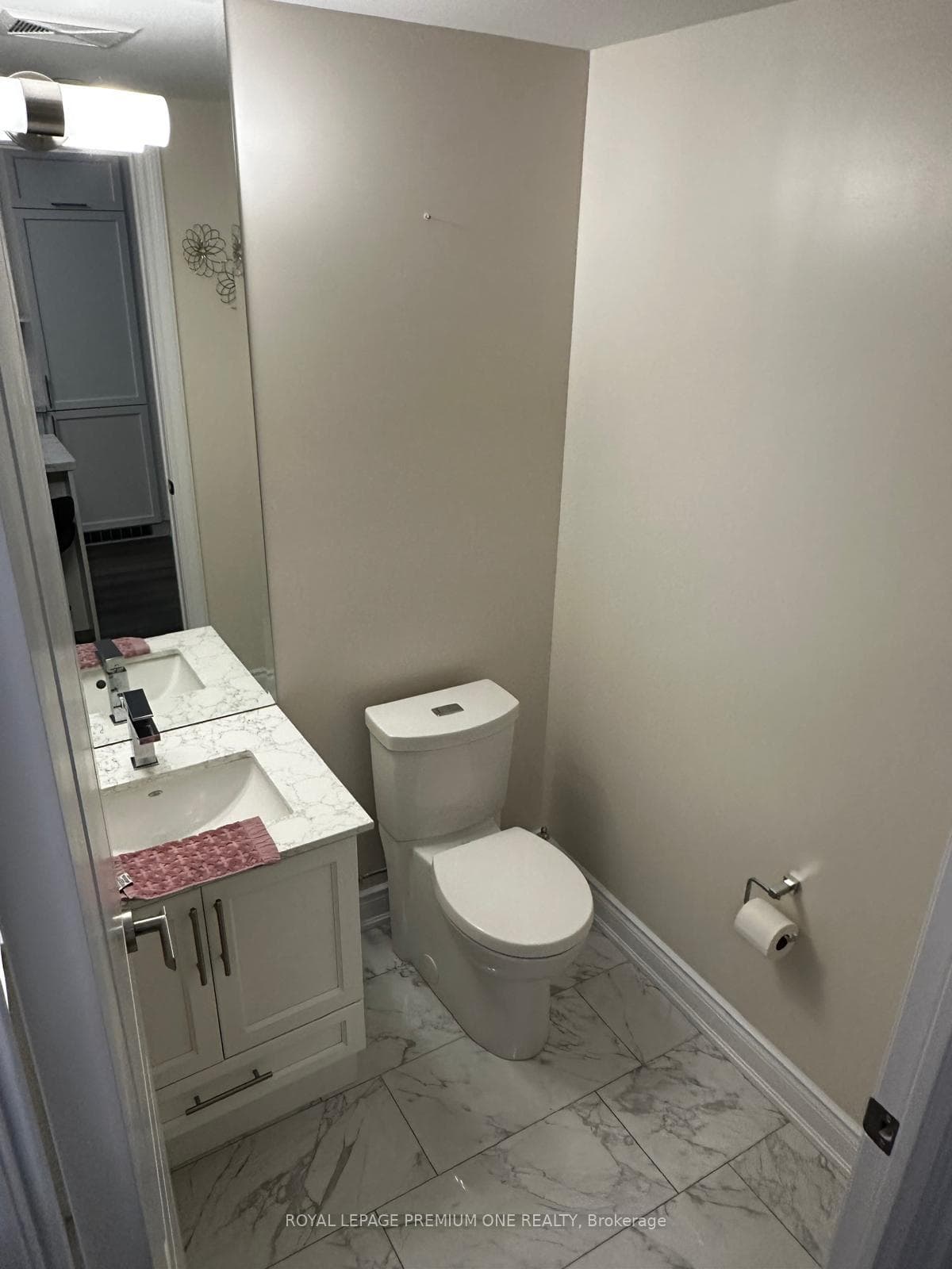 9085 Jane Street Unit 402 photo 7