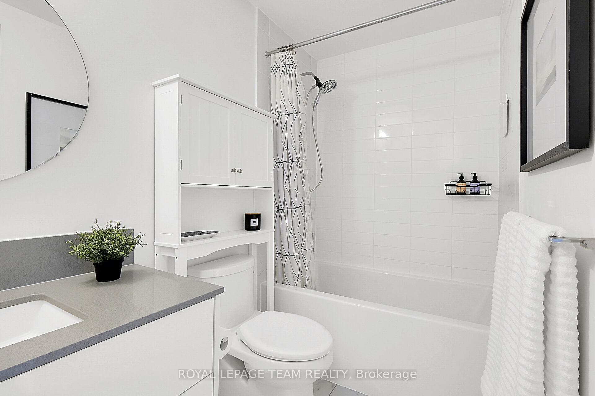 255 Bay Street Unit 709 photo 20