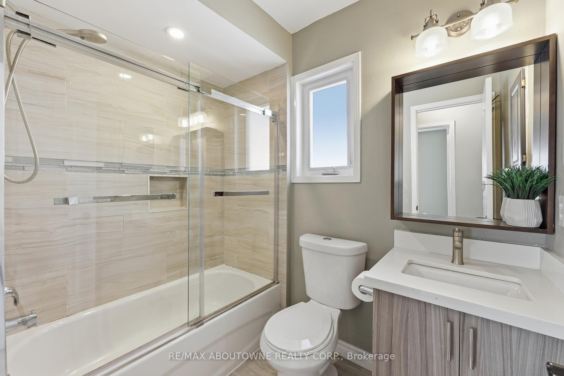 2665 Castle Hill Crescent photo 29