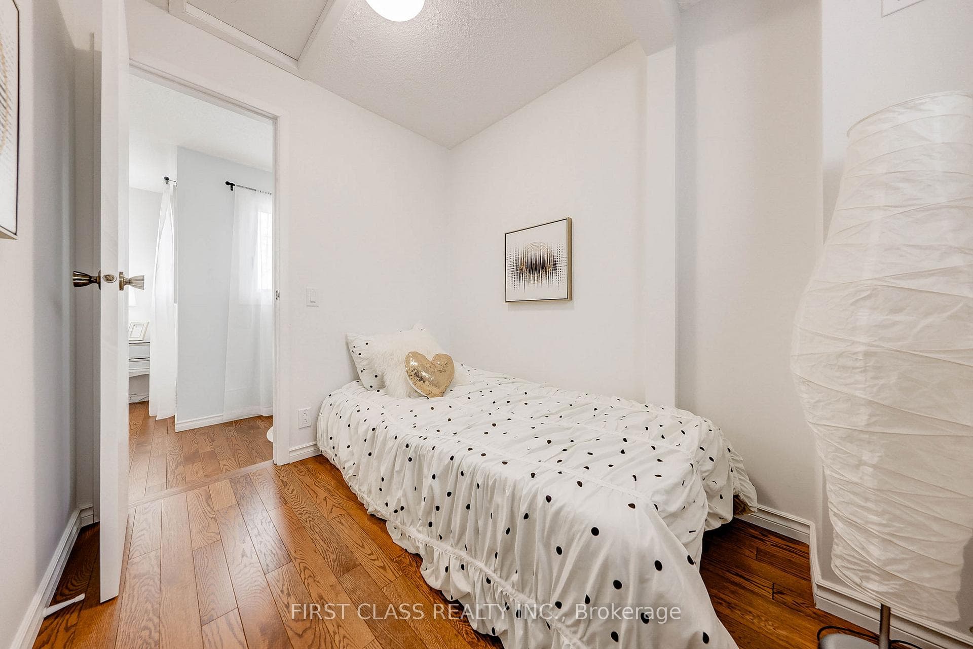 85 Madsen Crescent photo 16
