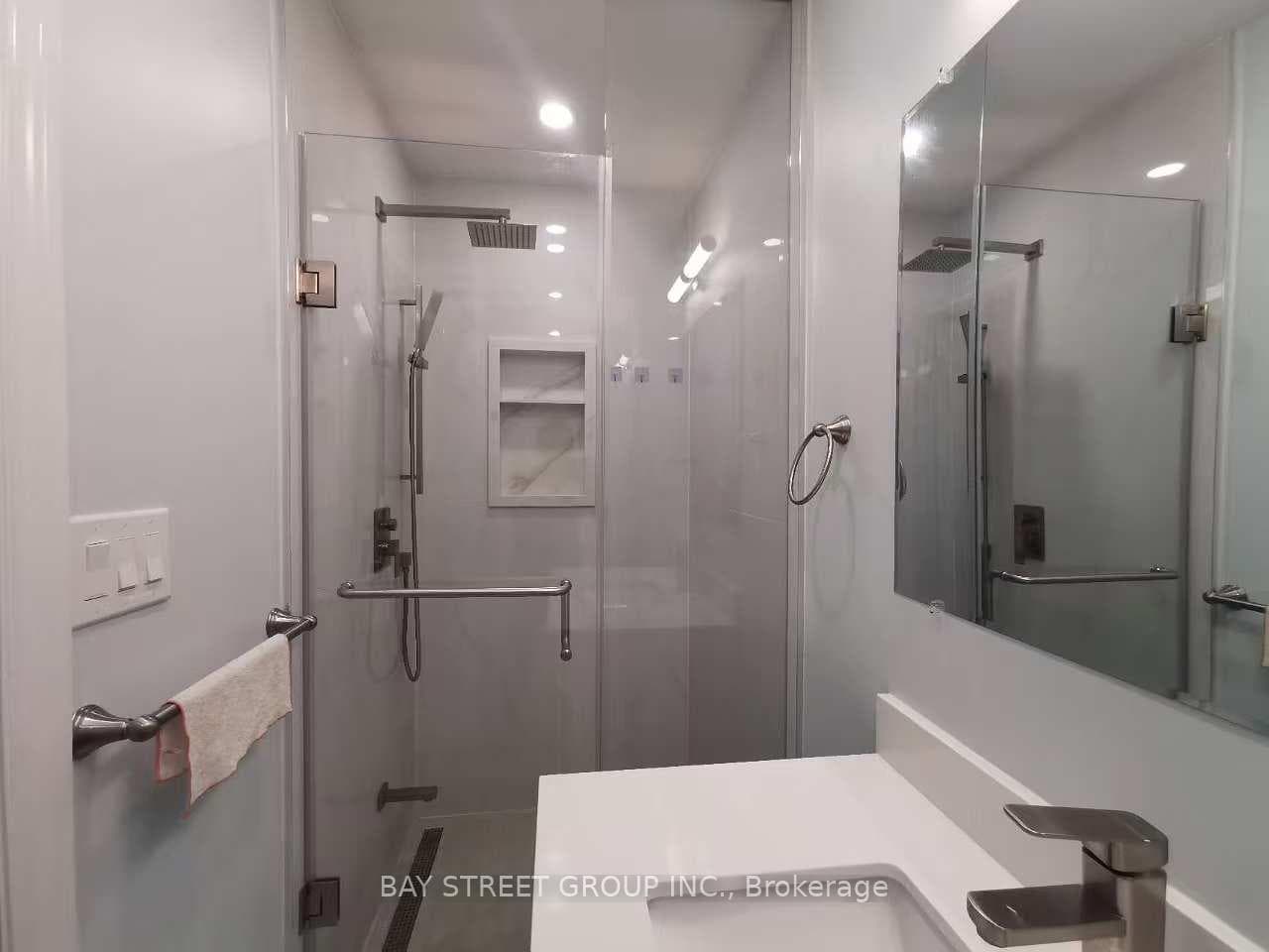 77 Toba Crescent photo 12