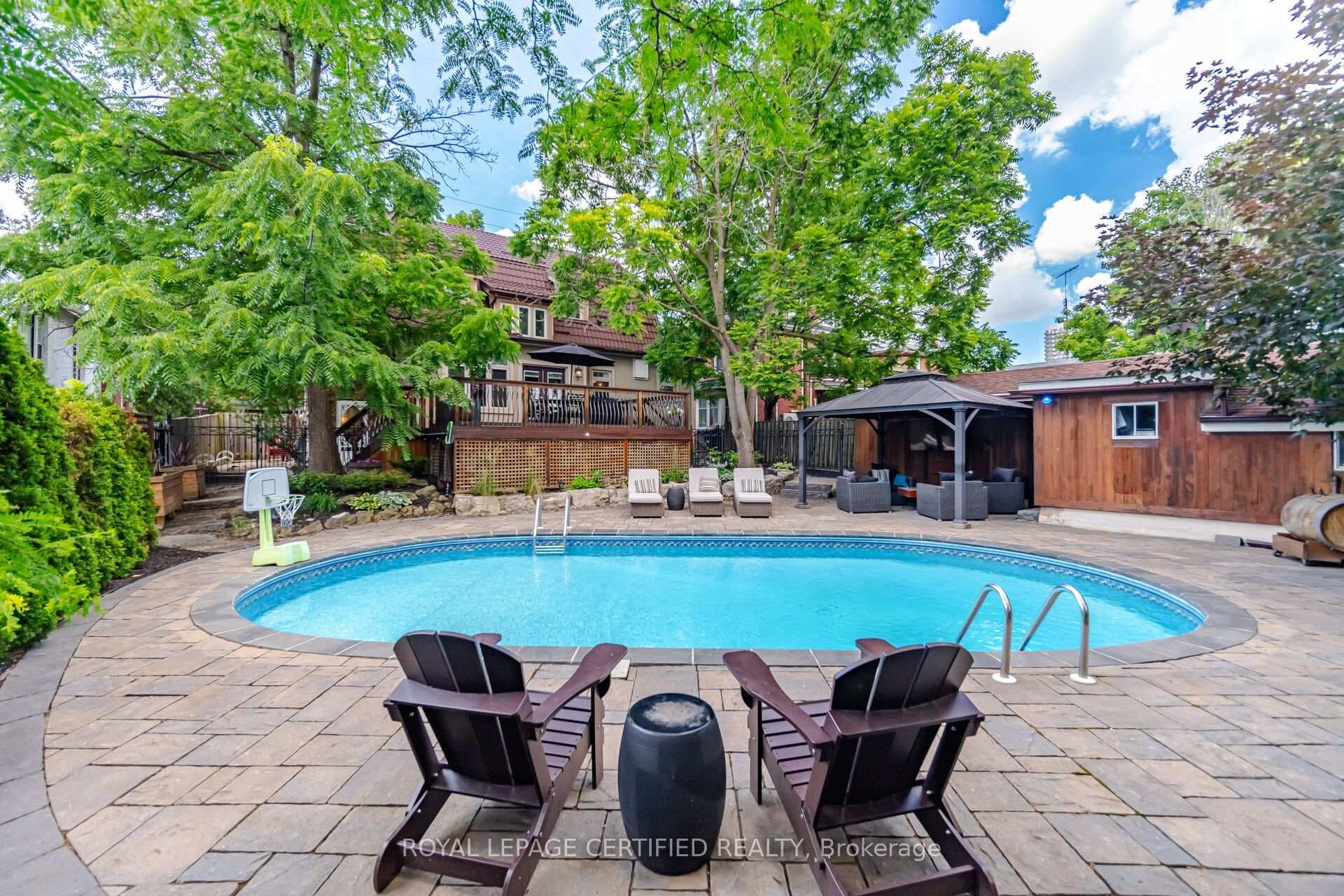 8 Elizabeth Street photo 46