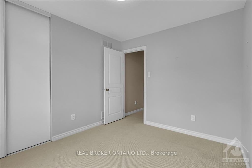 63 NUTTING Crescent photo 20