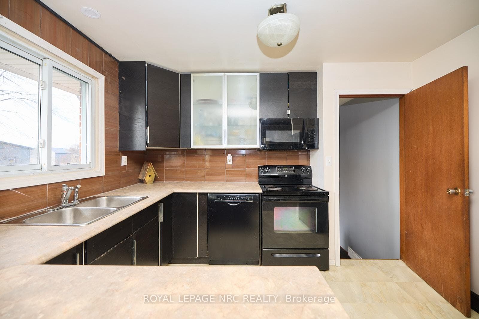 3860 Elm Street photo 13
