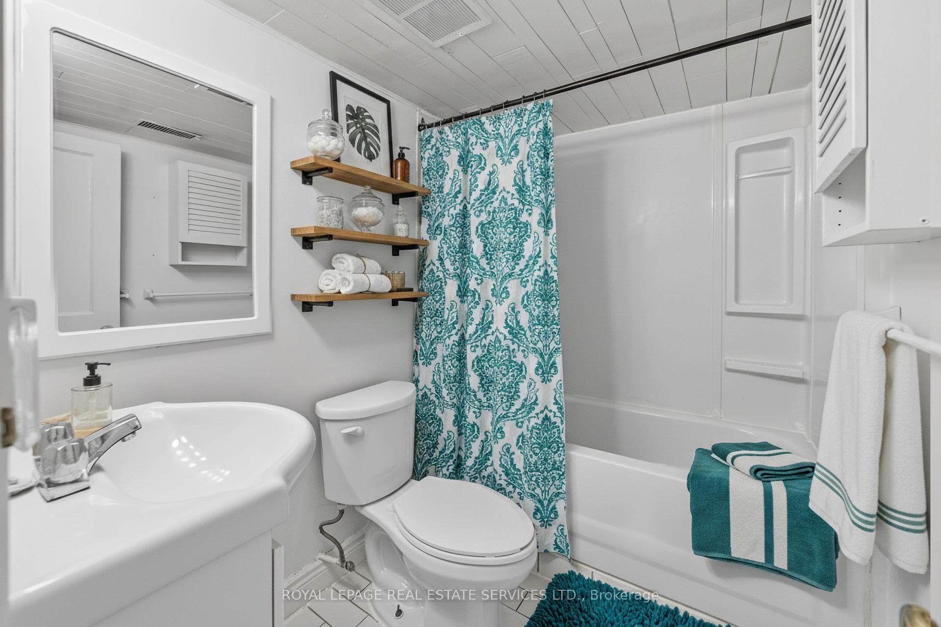 lower level 4pc bath