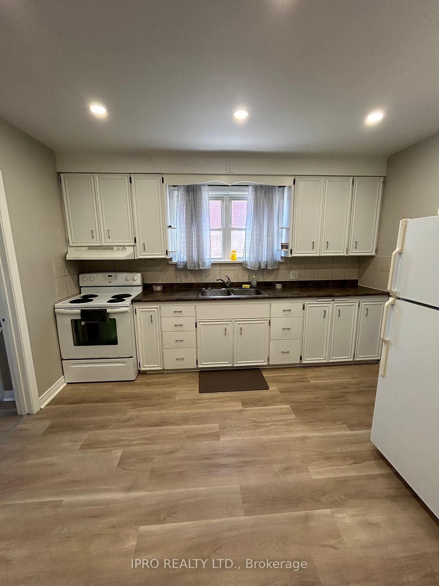 102 Ellis Avenue Unit MAIN photo 3