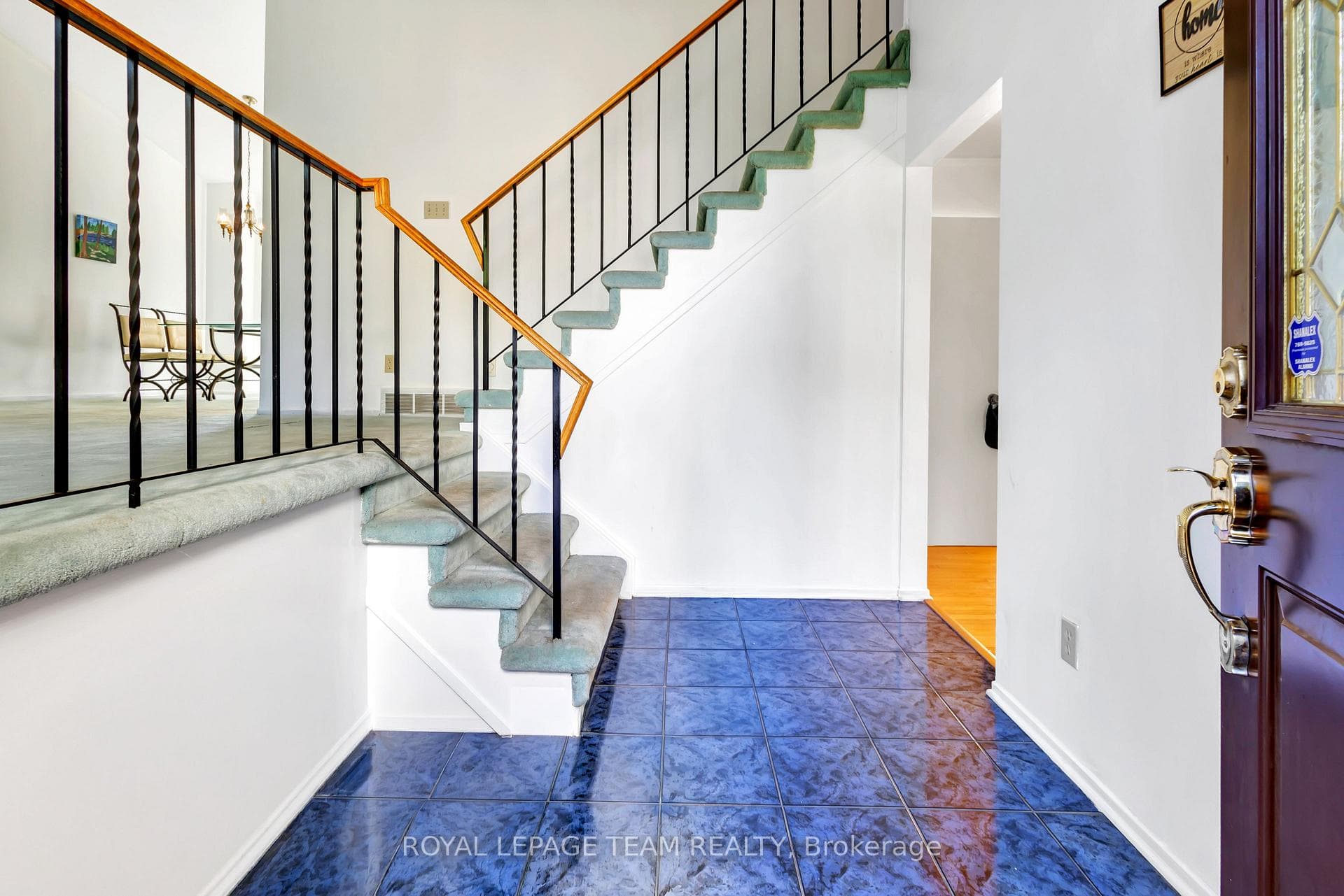 Entrance -Tiled