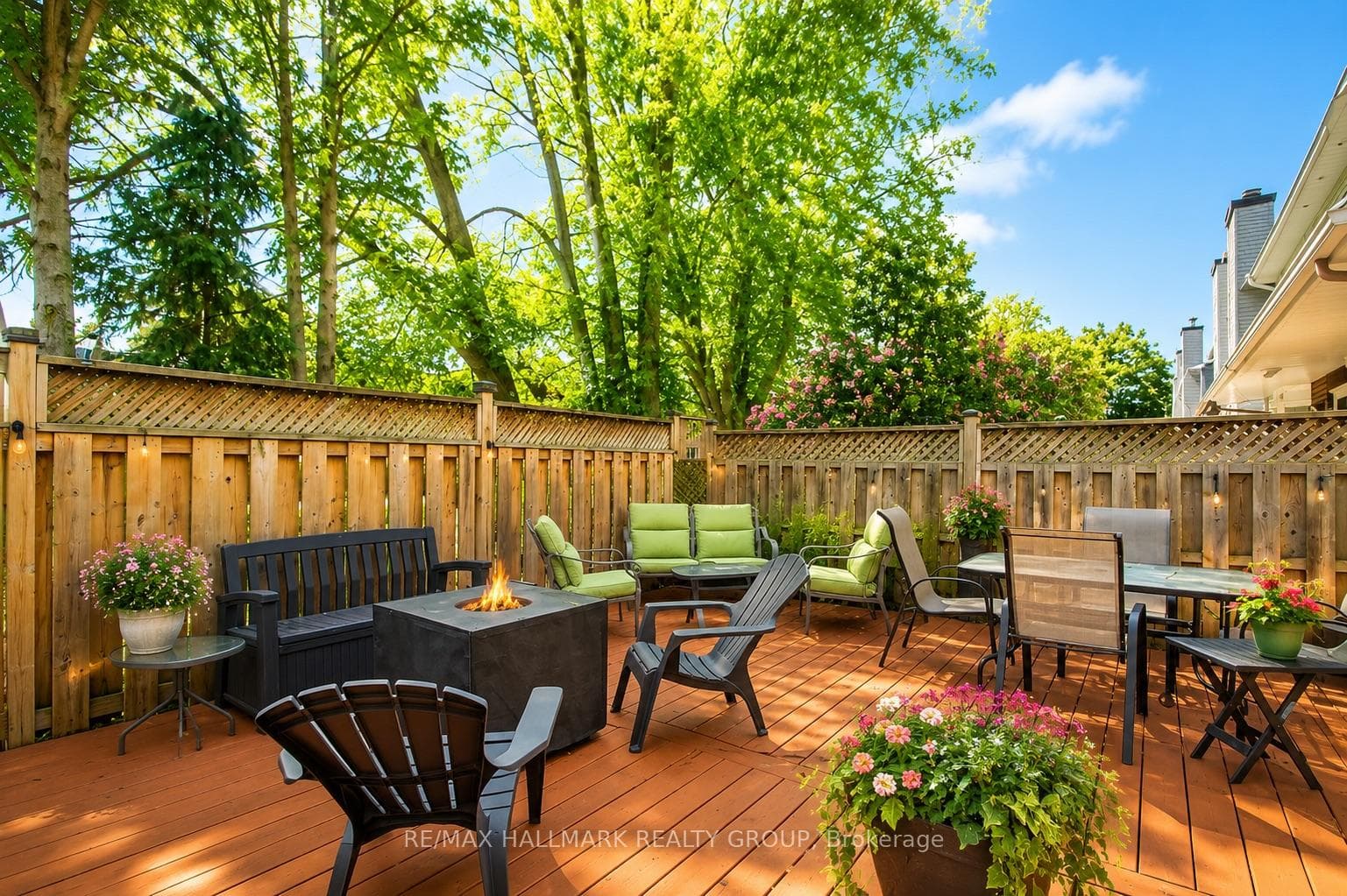 110 Hunter's Glen Crescent photo 28