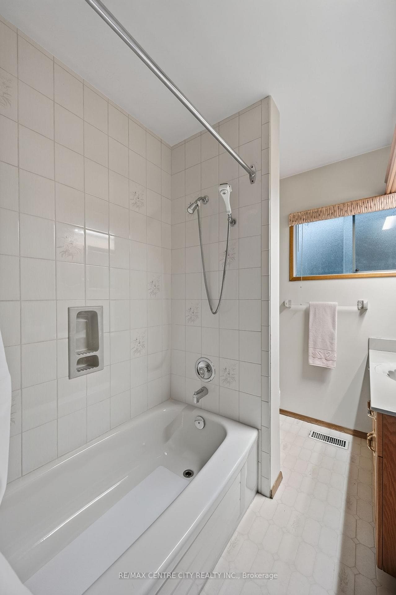 208 NIAGRA Street photo 18