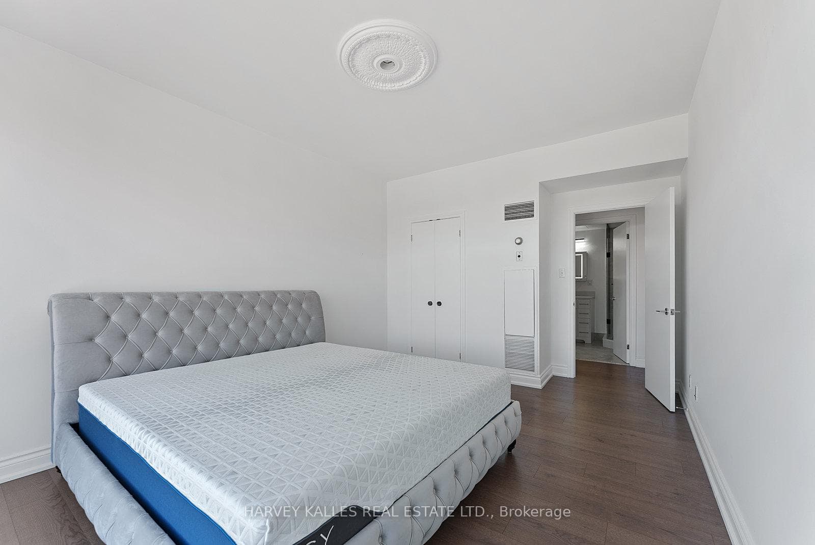 77 Avenue Road Unit 401 photo 27
