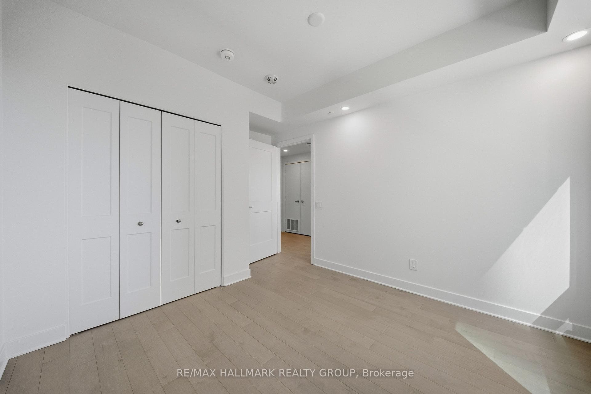 180 George Street Unit 1407 photo 20