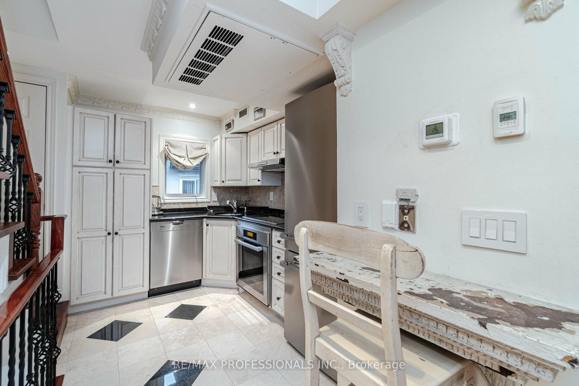 228 St George Street Unit 10 photo 11