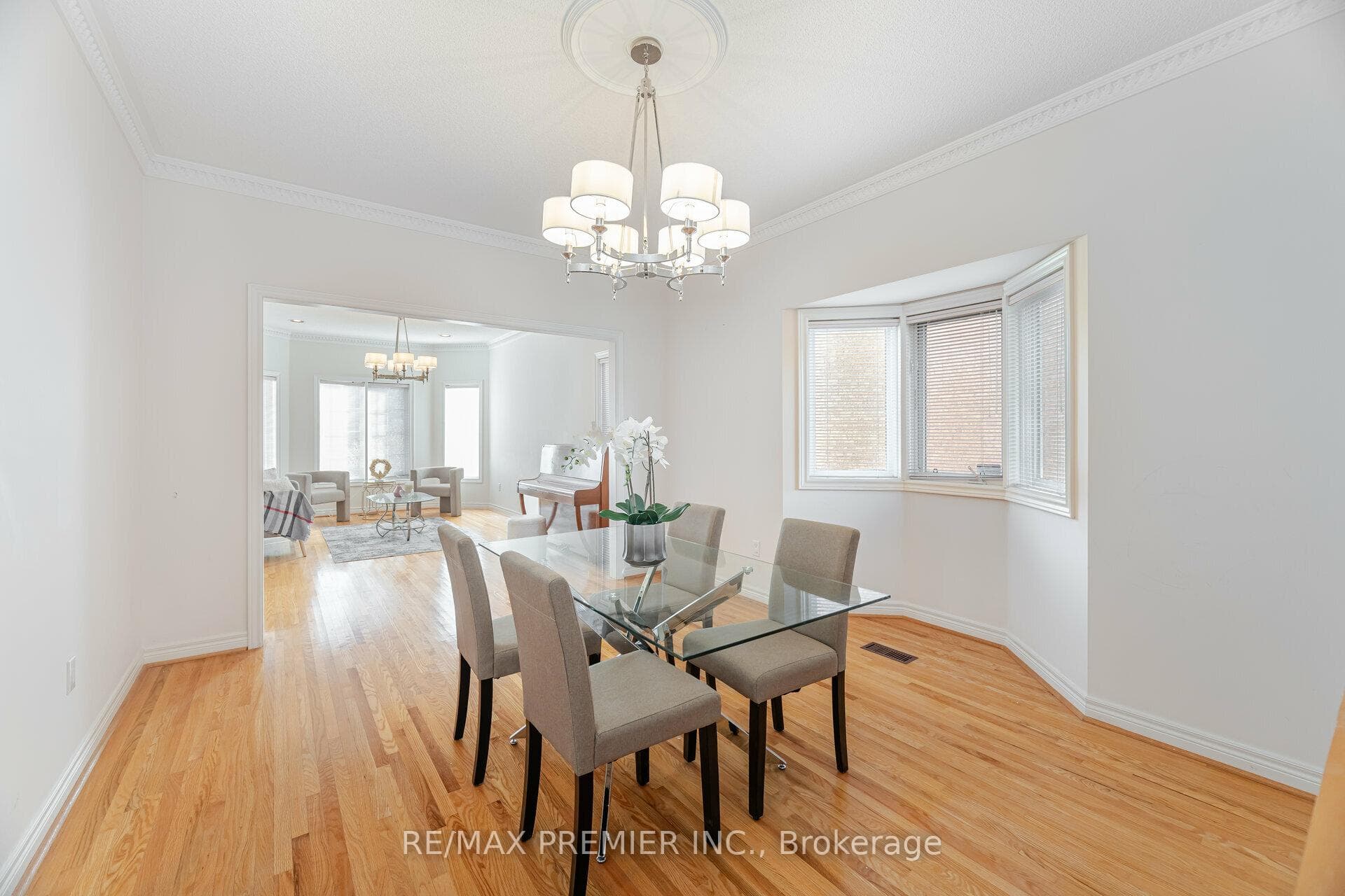 350 Calvert Road photo 11