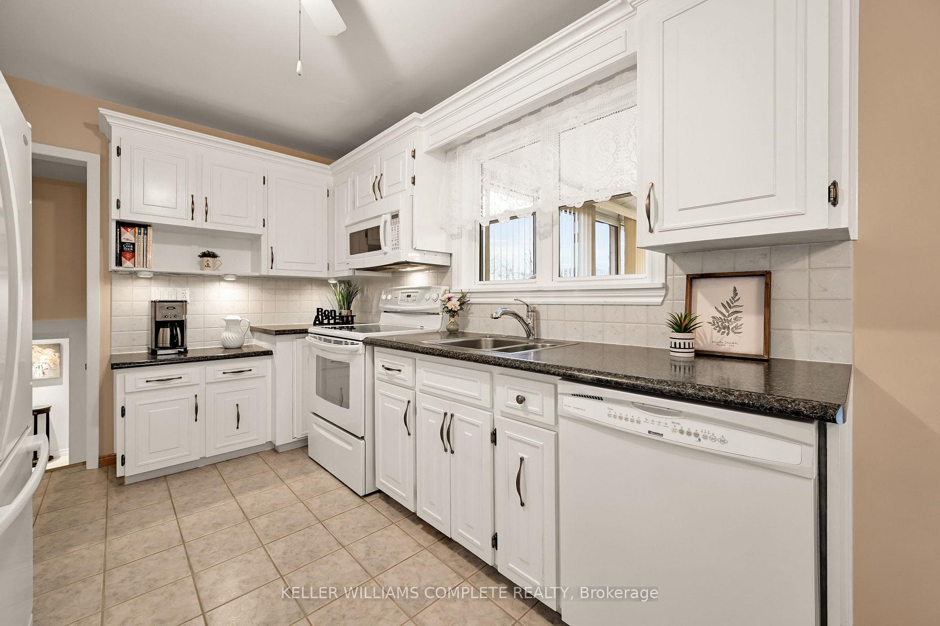39 Lorne Avenue photo 10