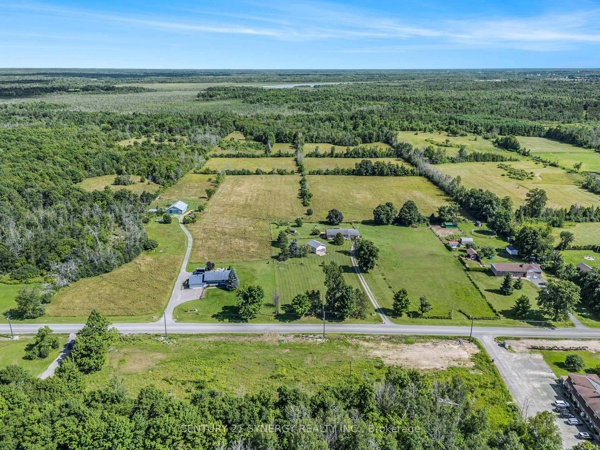 887 Macpherson Road photo 32