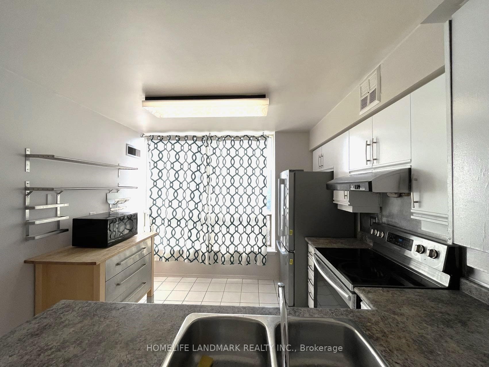 55 Elm Drive Unit 2014 photo 6