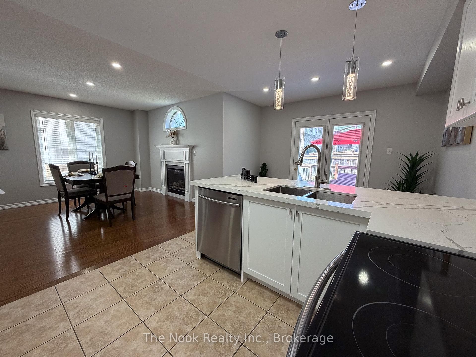 10 Broome Avenue photo 19