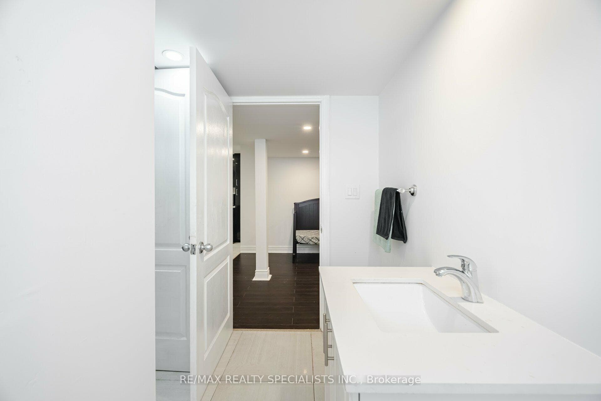 448 Dougall Avenue photo 37