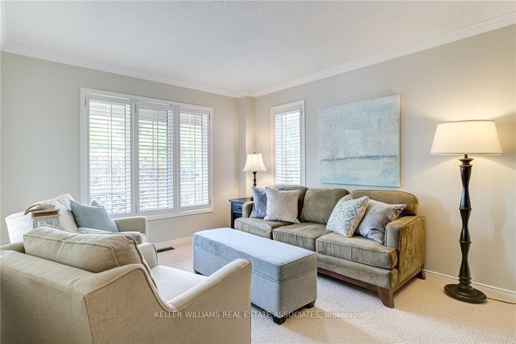 2120 Newell Crescent photo 3
