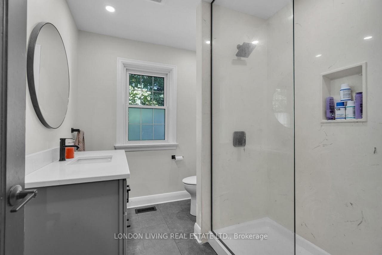 396 Wortley Road photo 8