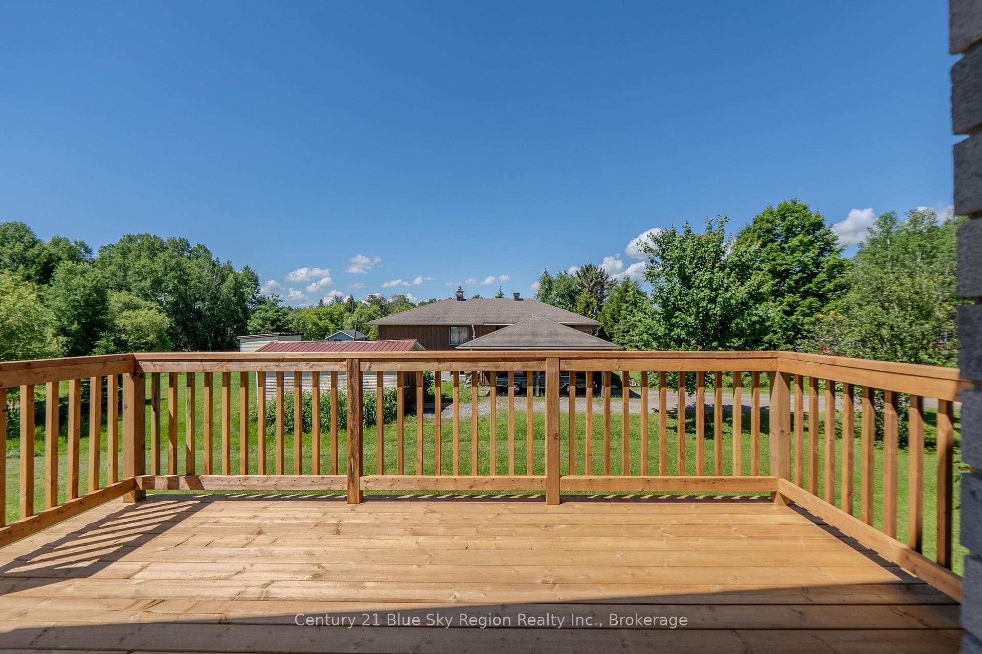 418 Laurier Street photo 42