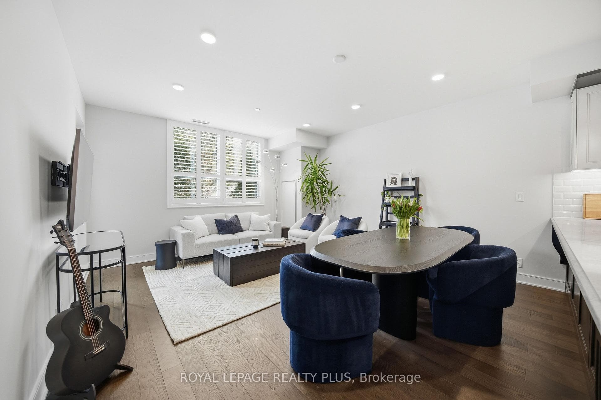 1575 Lakeshore Road Unit 117 photo 8