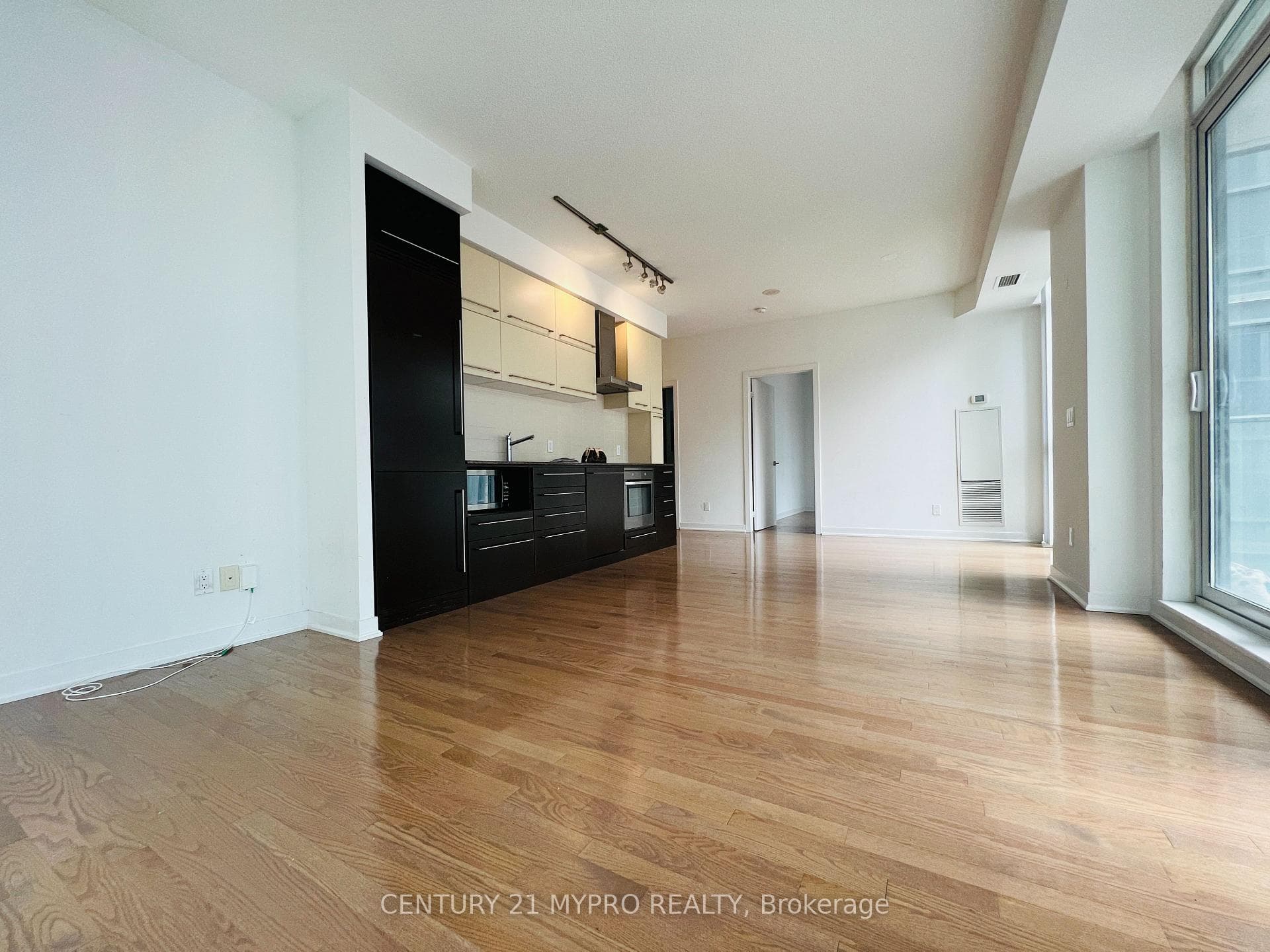 770 Bay Street Unit 701 photo 8