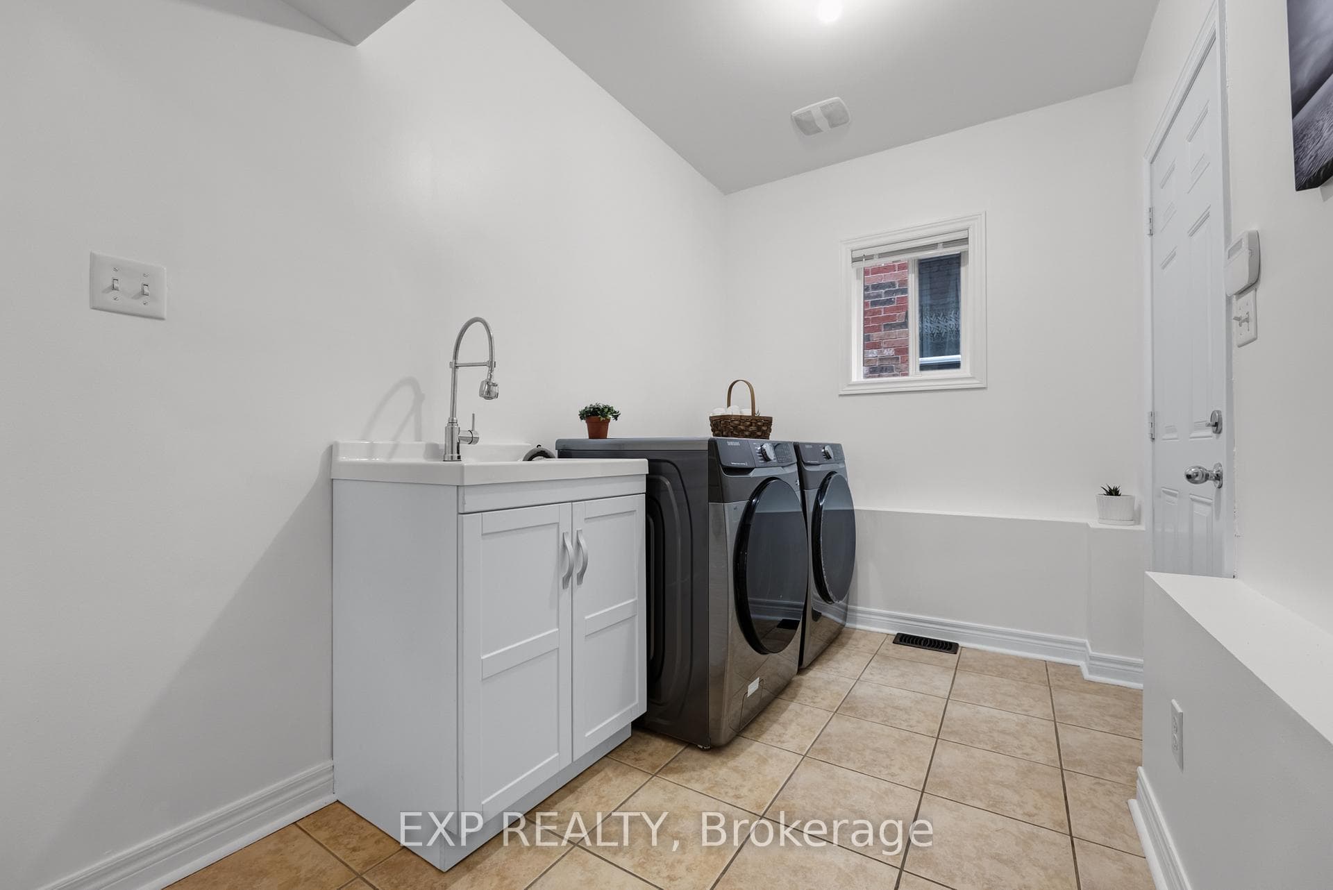 320 Dowson Loop photo 41