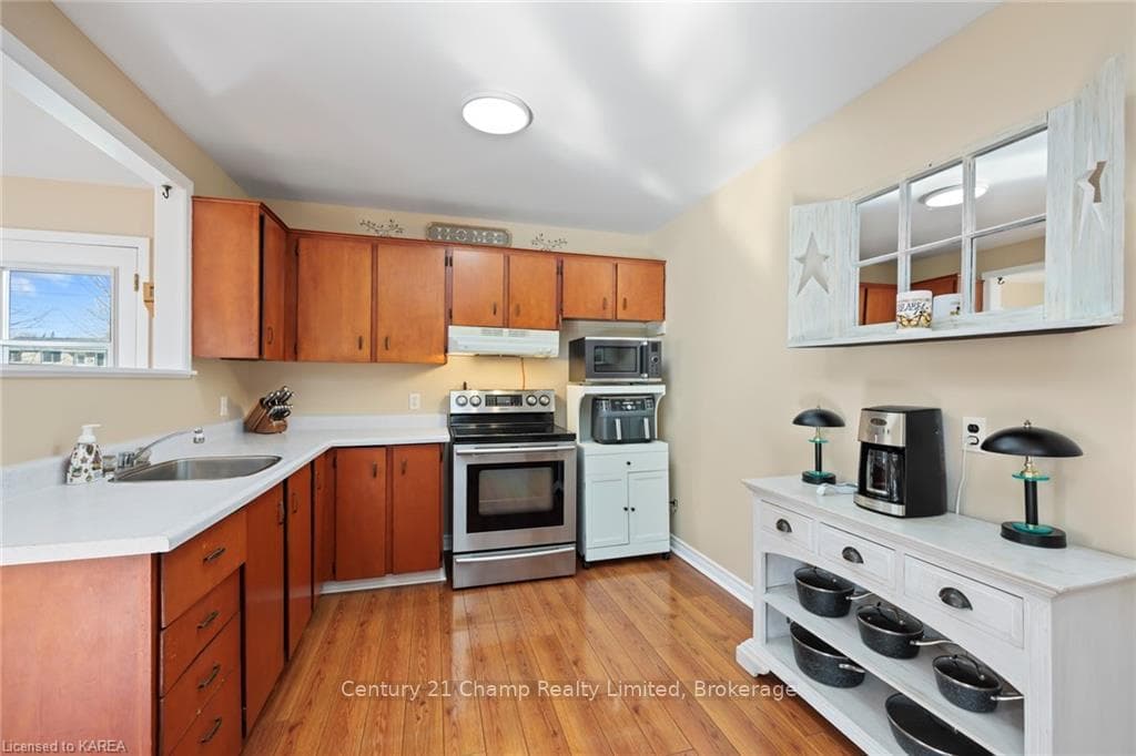 1314 WAVERLEY Crescent photo 12