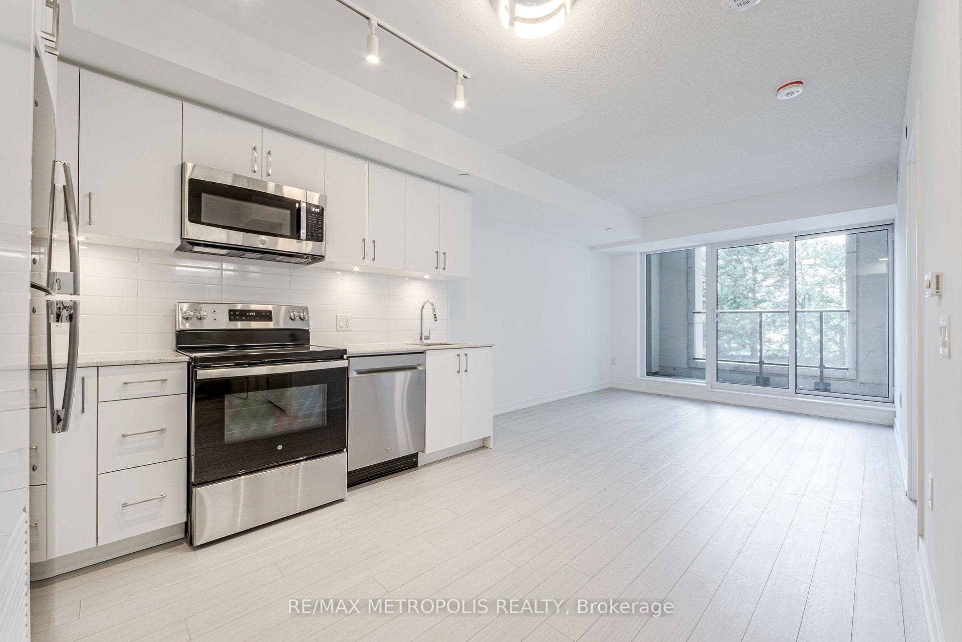 4010 Eglinton Avenue Unit 209 photo 4
