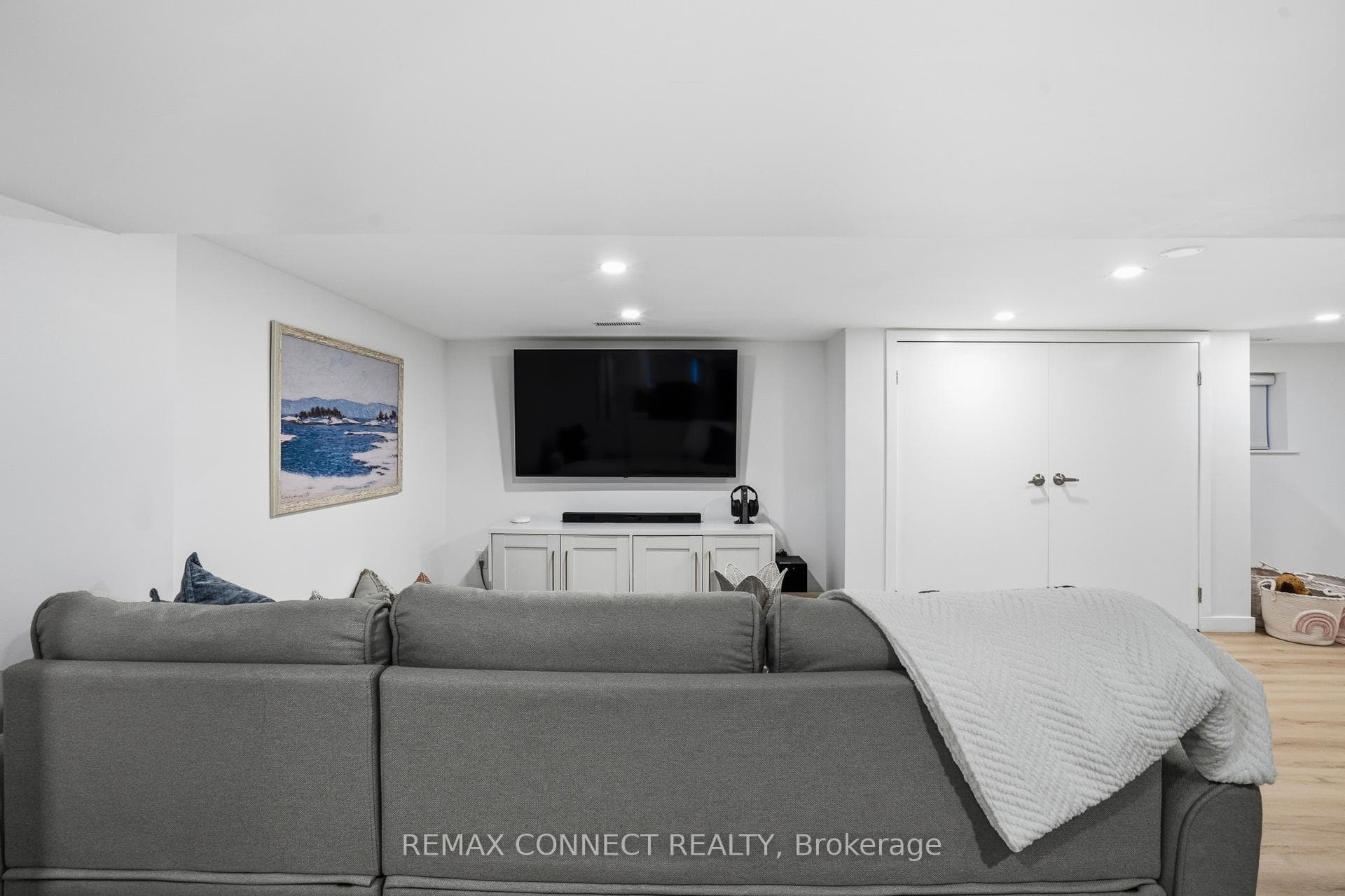 60 Woodbury Road photo 29