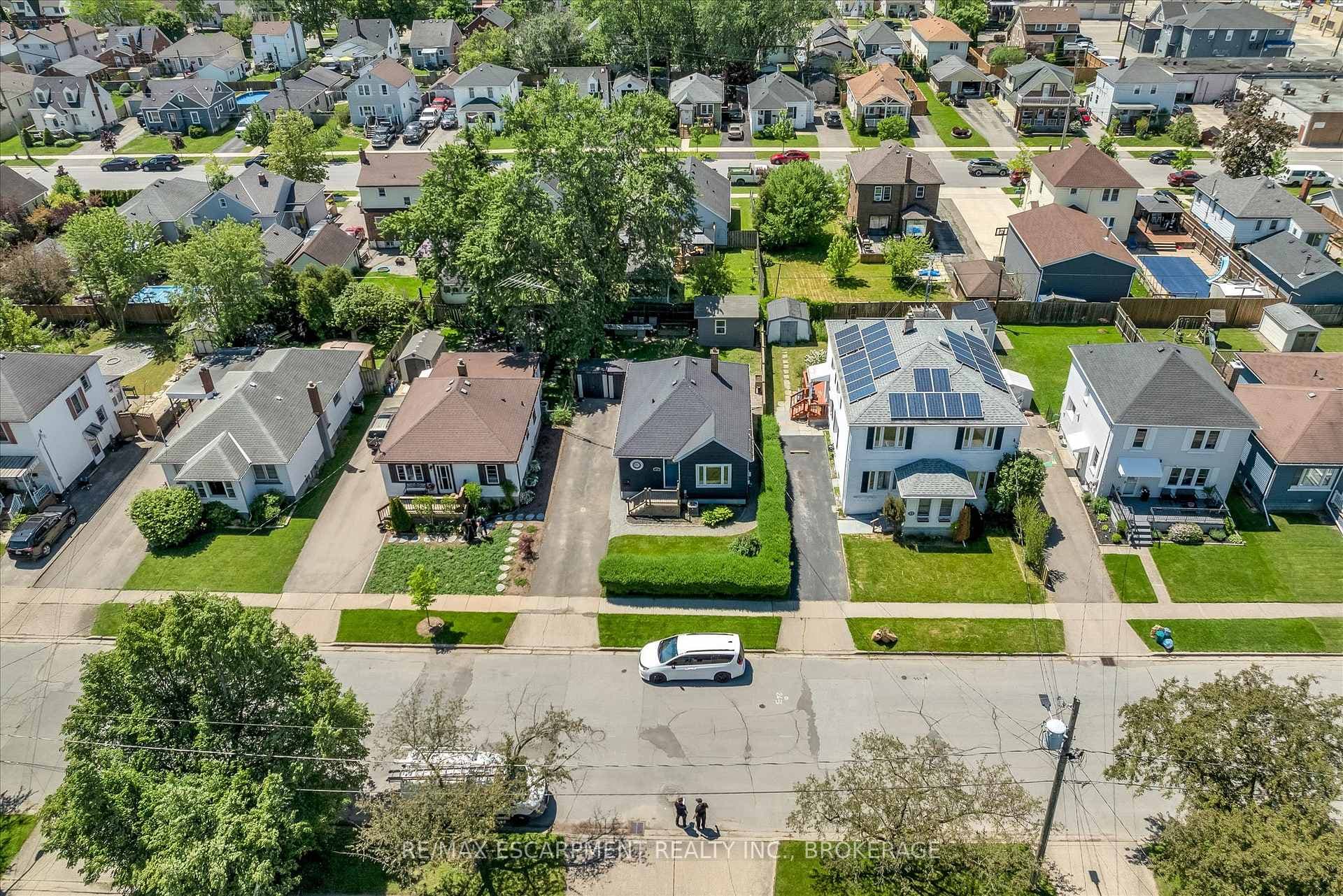 19 Lyons Avenue photo 36
