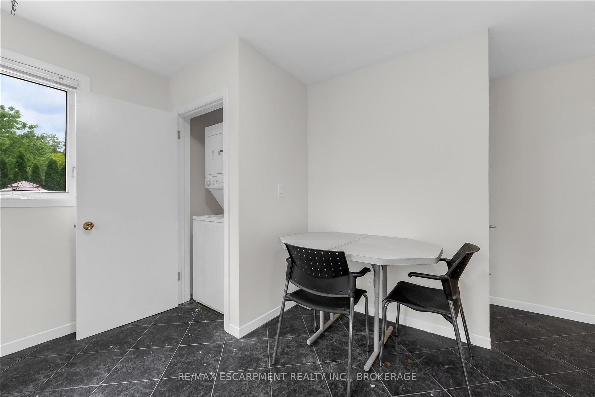 18 Bonavem Drive Unit 1 photo 9