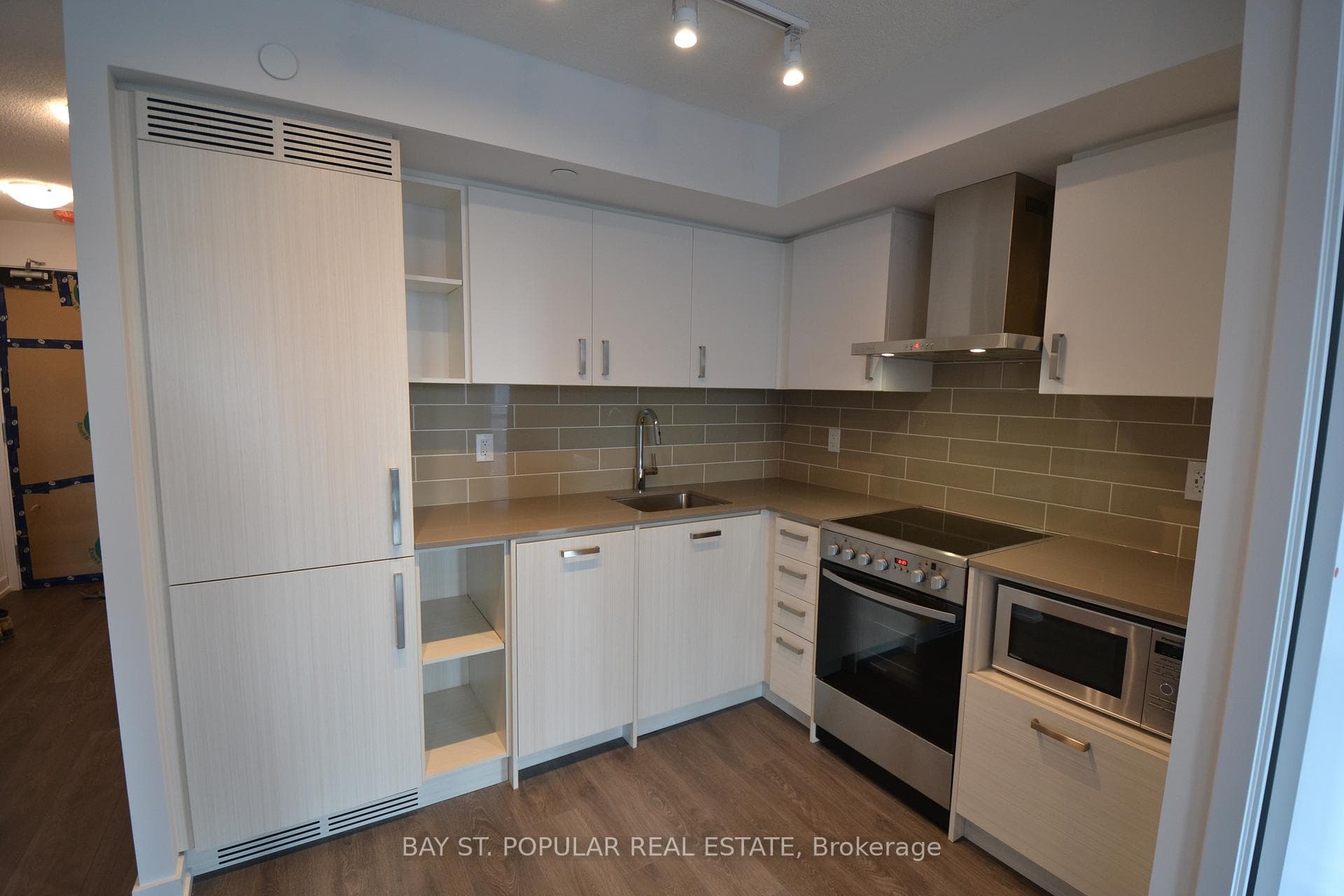125 Redpath Avenue Unit 401 photo 5