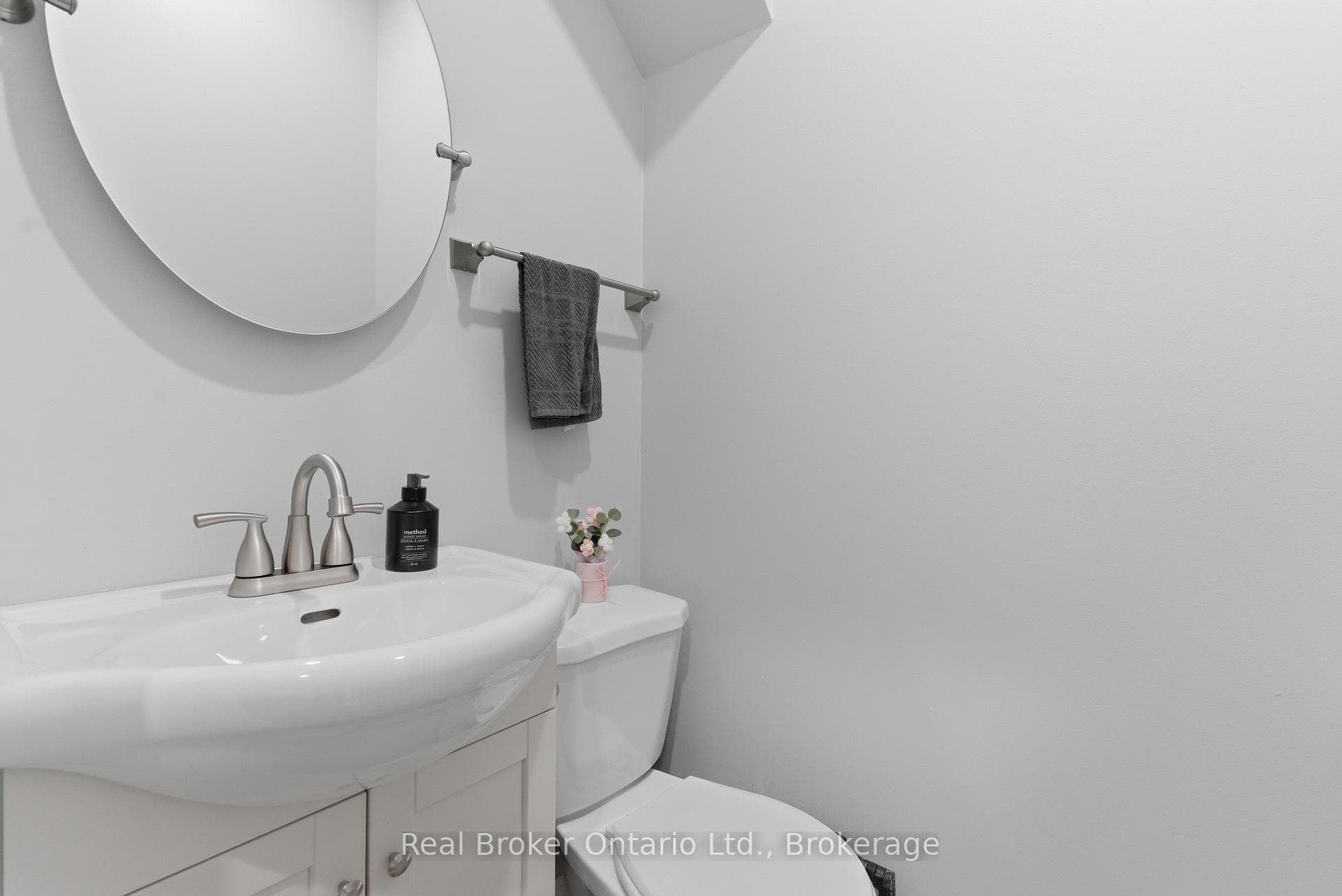 154 Niagara Falls Road photo 20