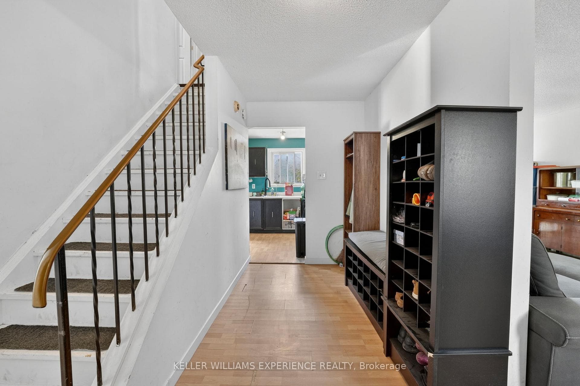 1069 Maclean Street photo 2