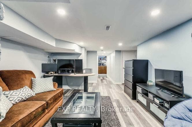 102 Rosslyn Avenue photo 9