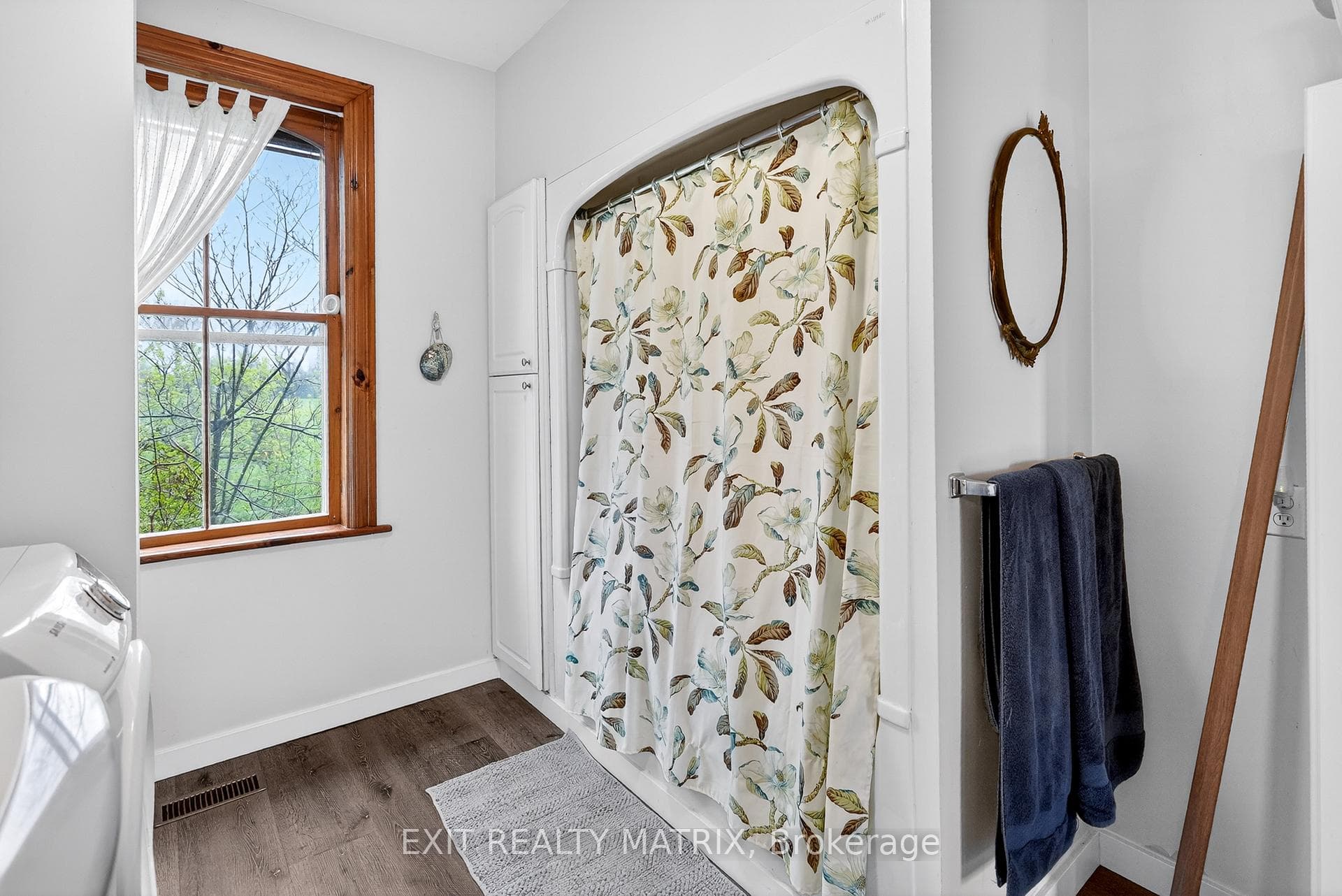 Main floor laundry & family bath