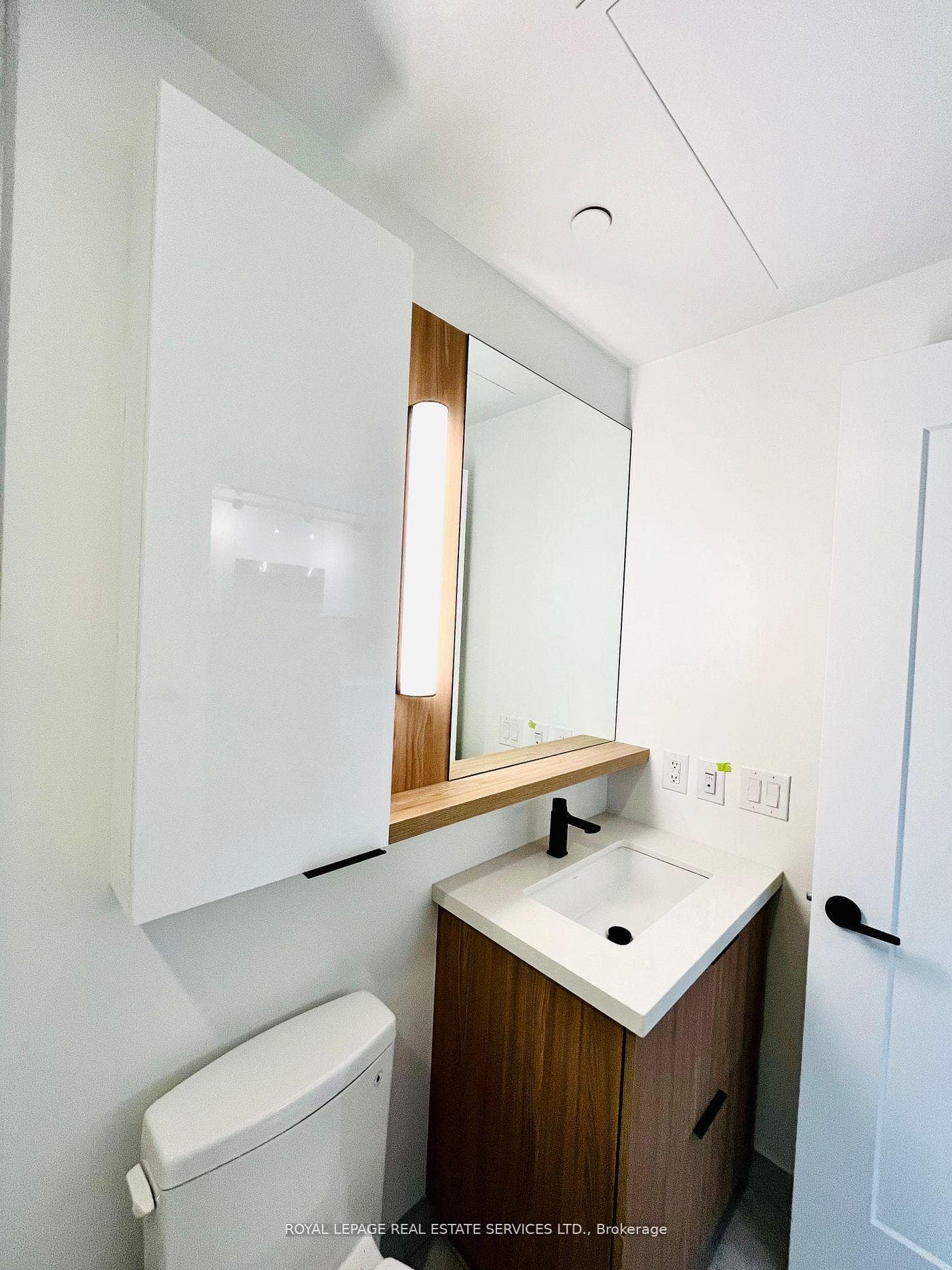 5 Defries Street Unit 2009 photo 11