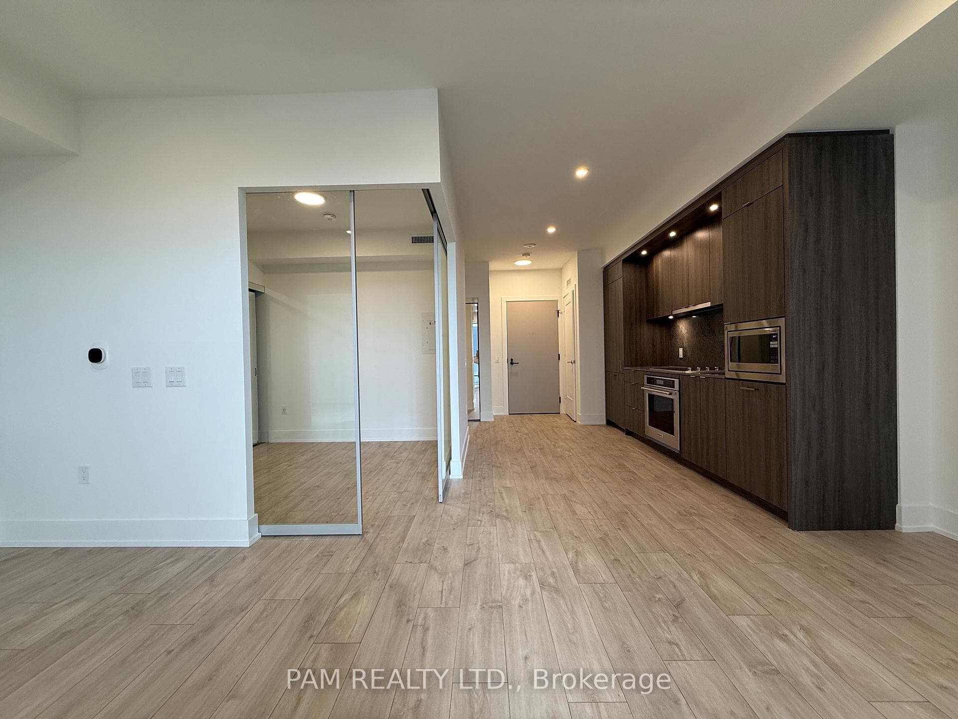 858 Dupont Street Unit 639 photo 8