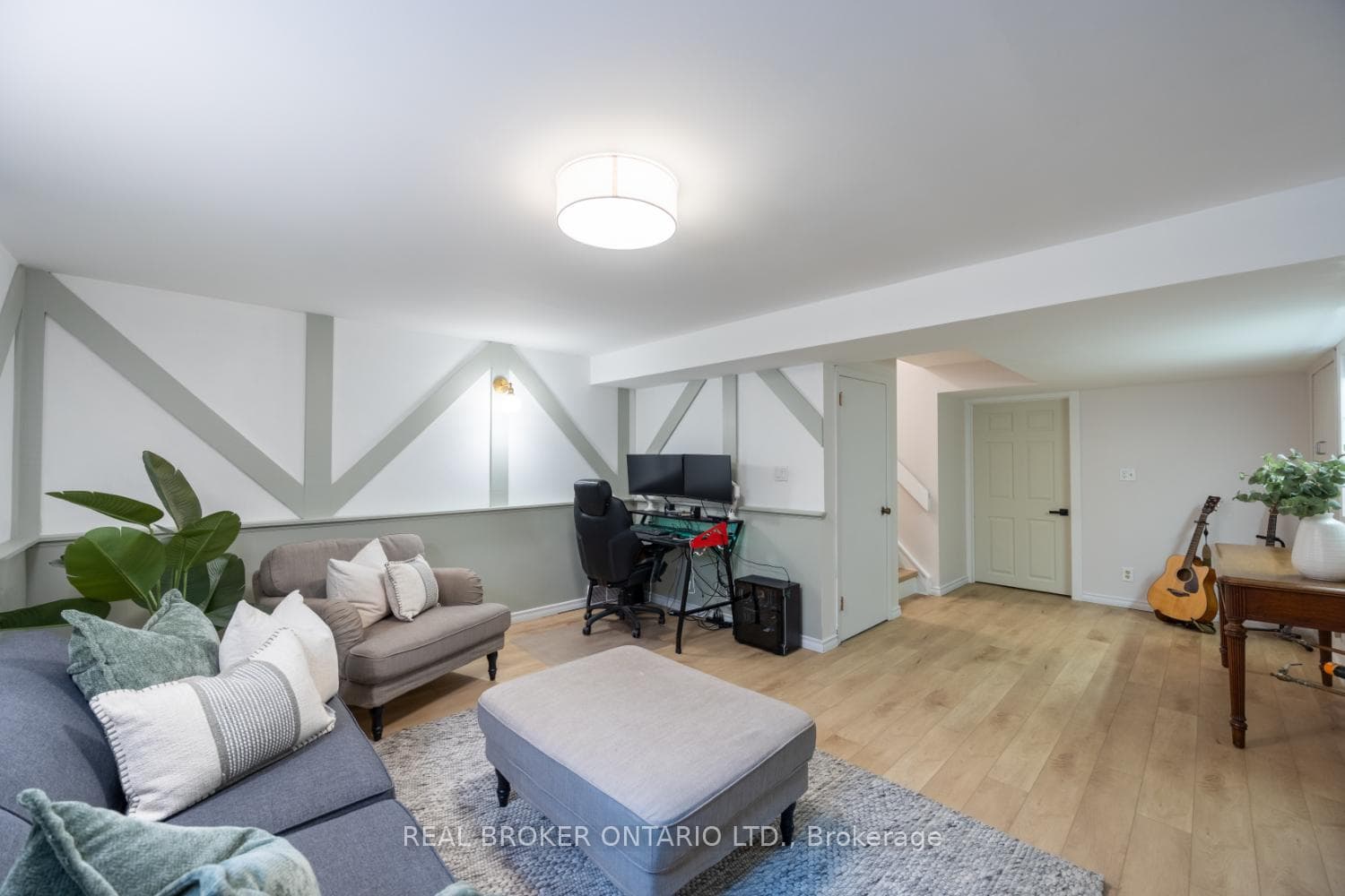 96 Martin Road photo 32