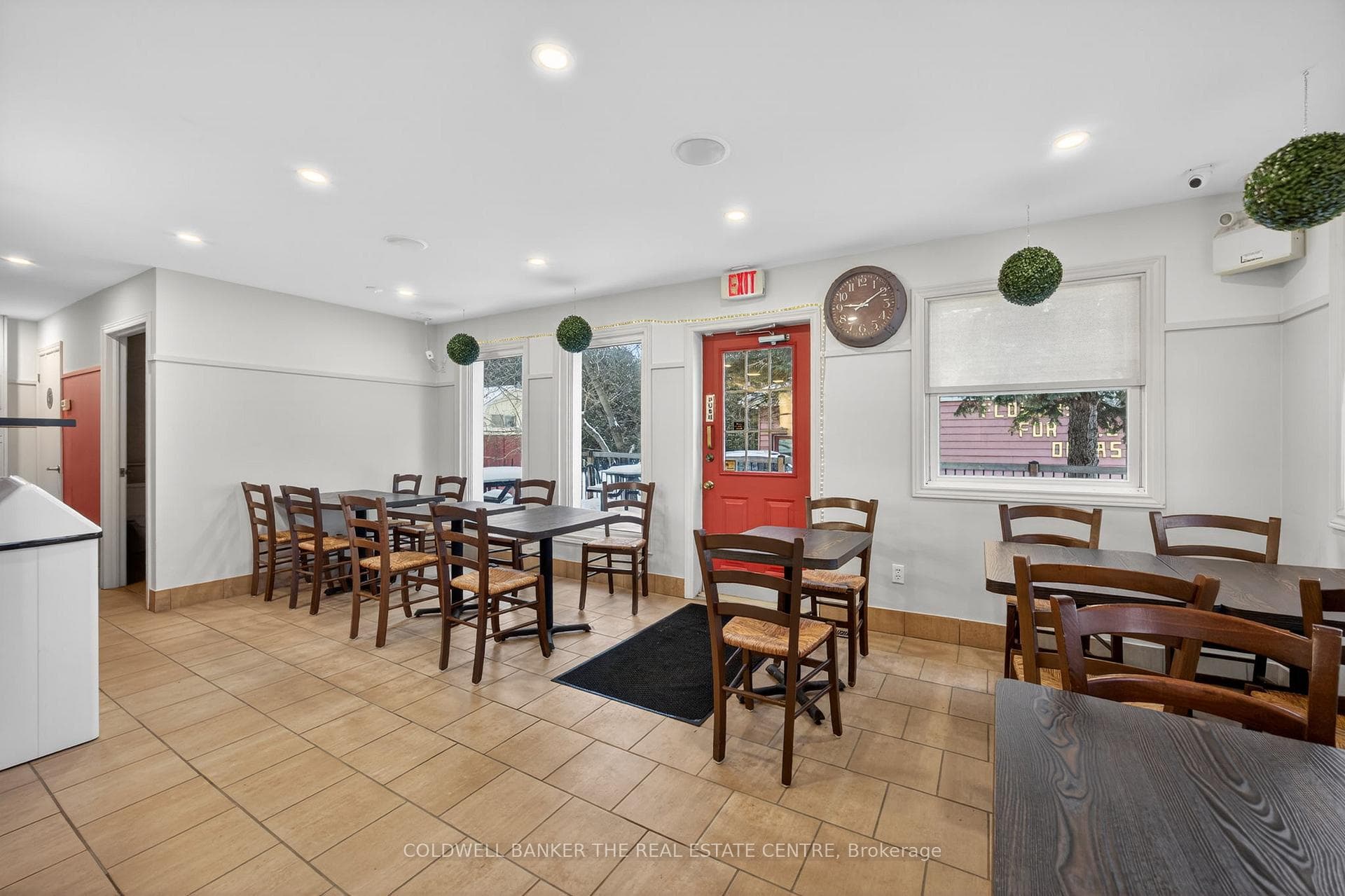 56 Yonge Street photo 17