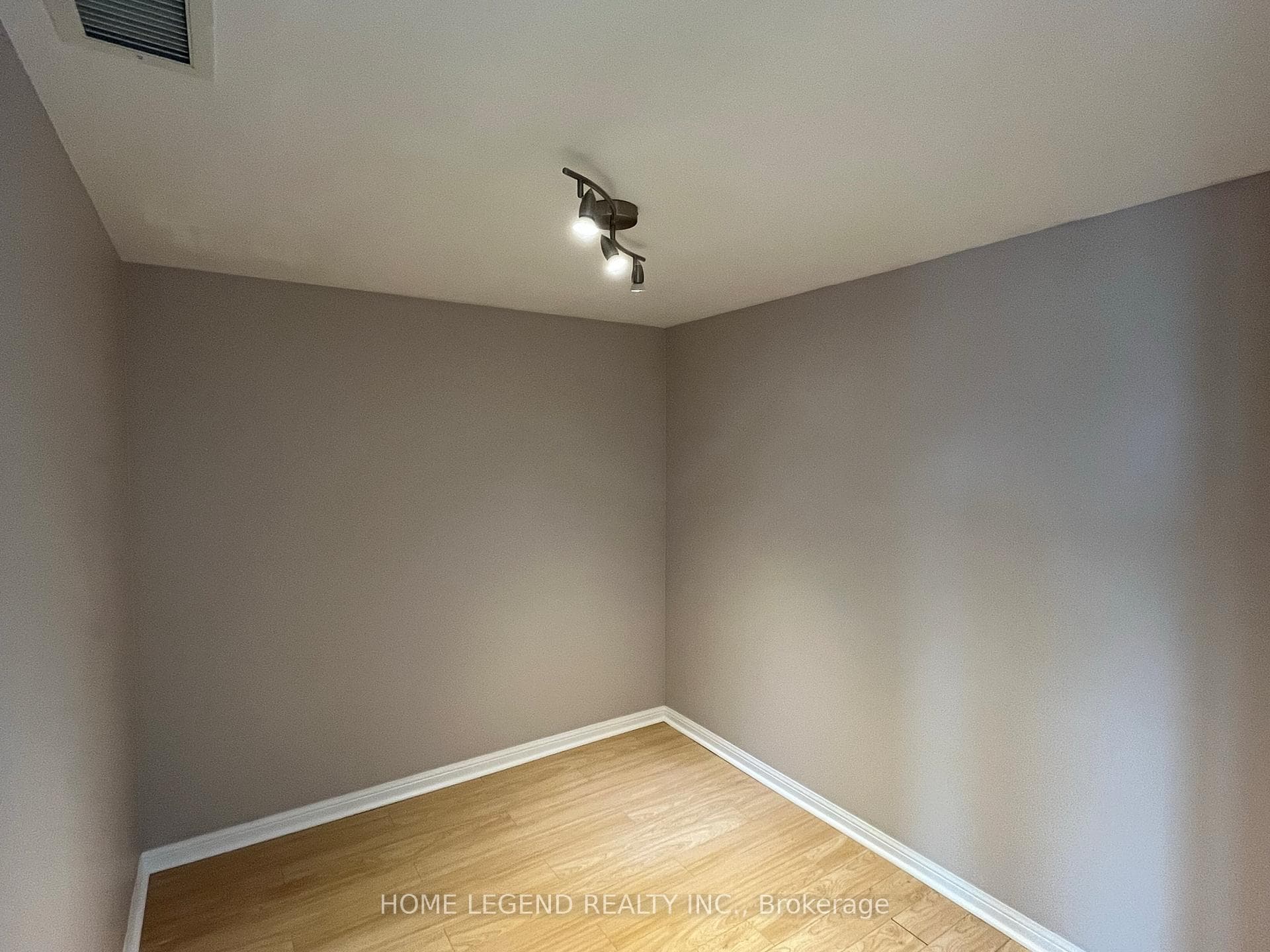 8 Lee Centre Drive Unit 1512 photo 11