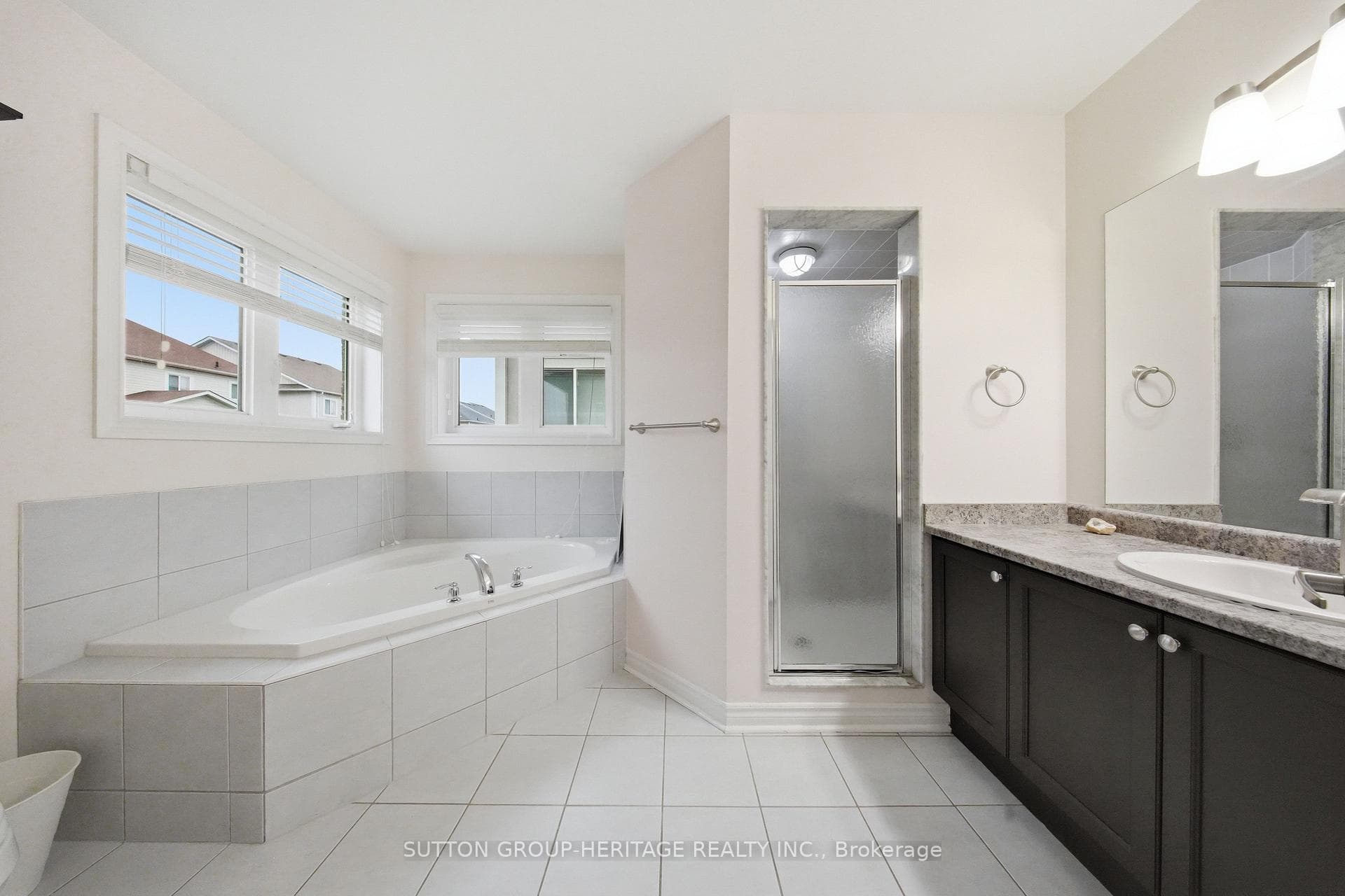 16 Shrewsbury Drive photo 25