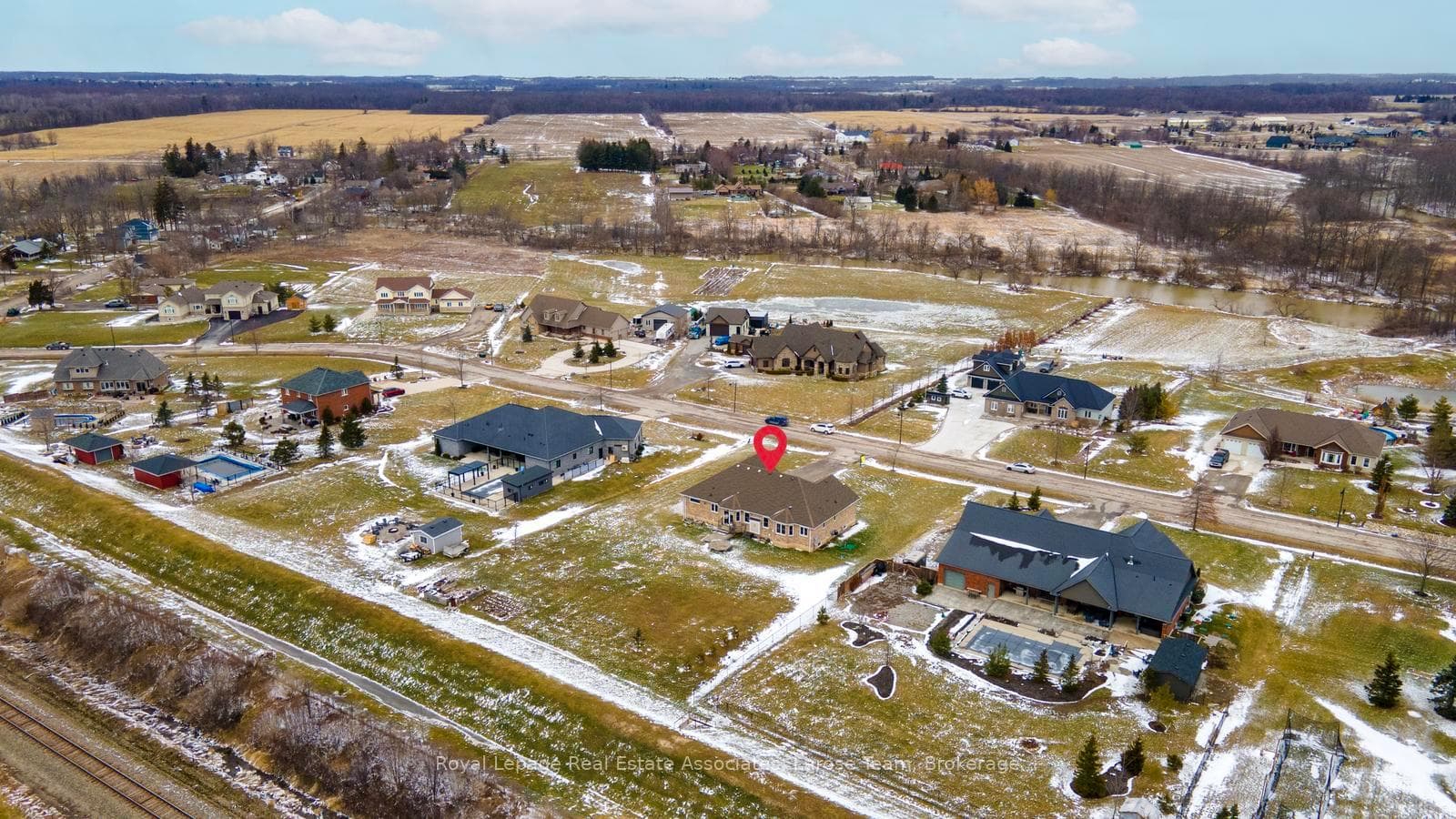 5484 Attema Crescent photo 38