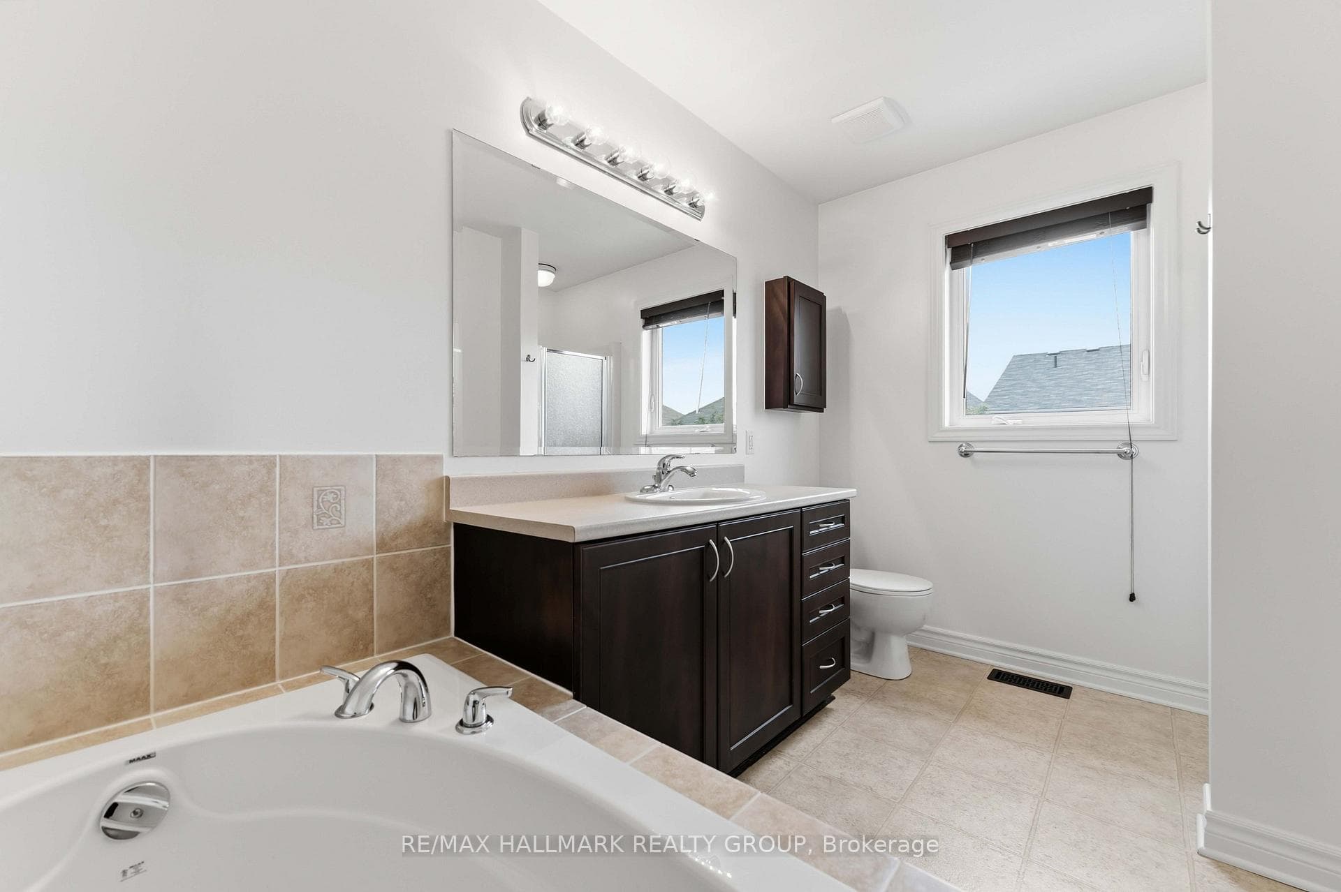 125 Montmorency Way photo 19