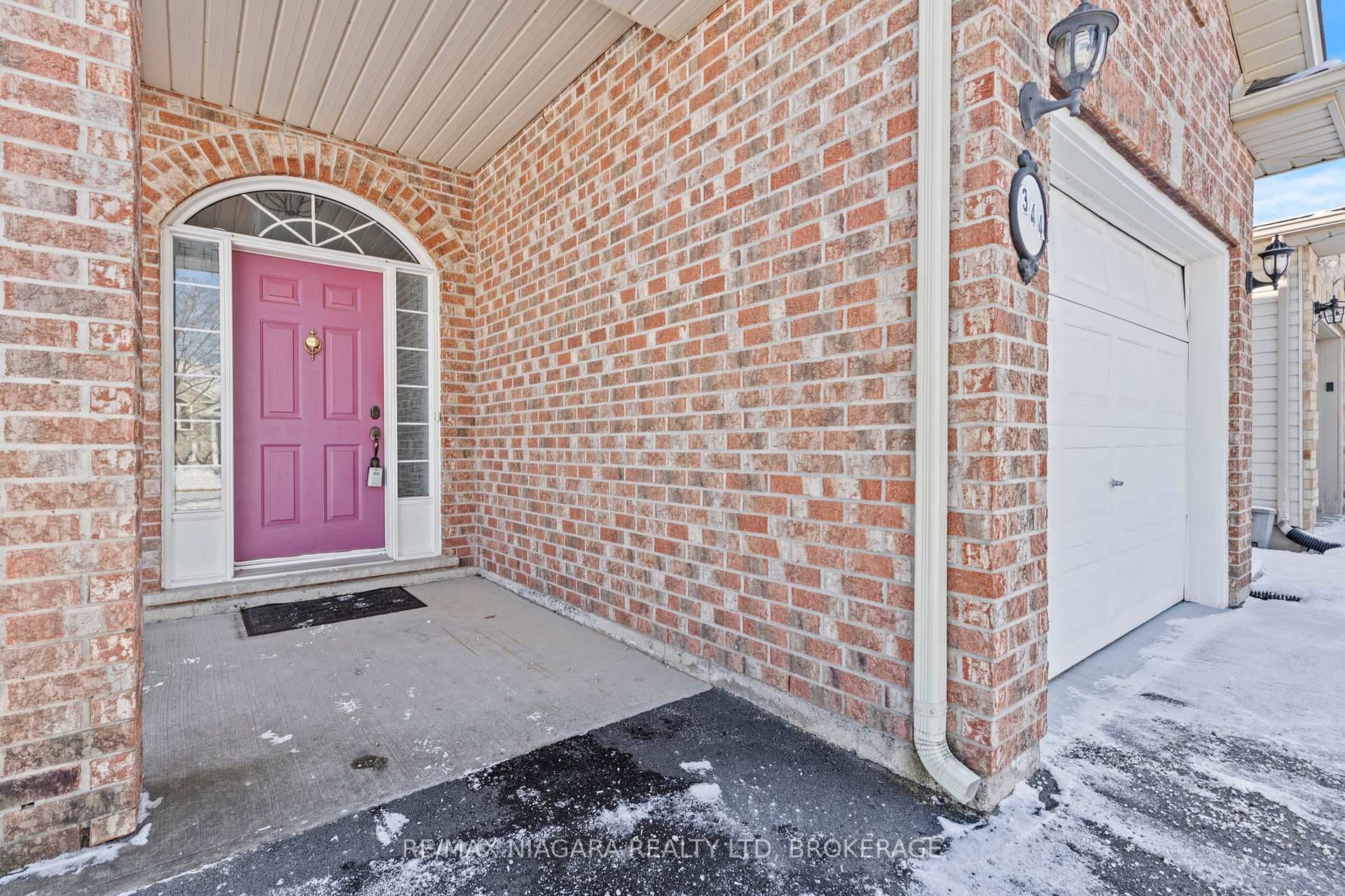 344 St. Lawrence Drive photo 4