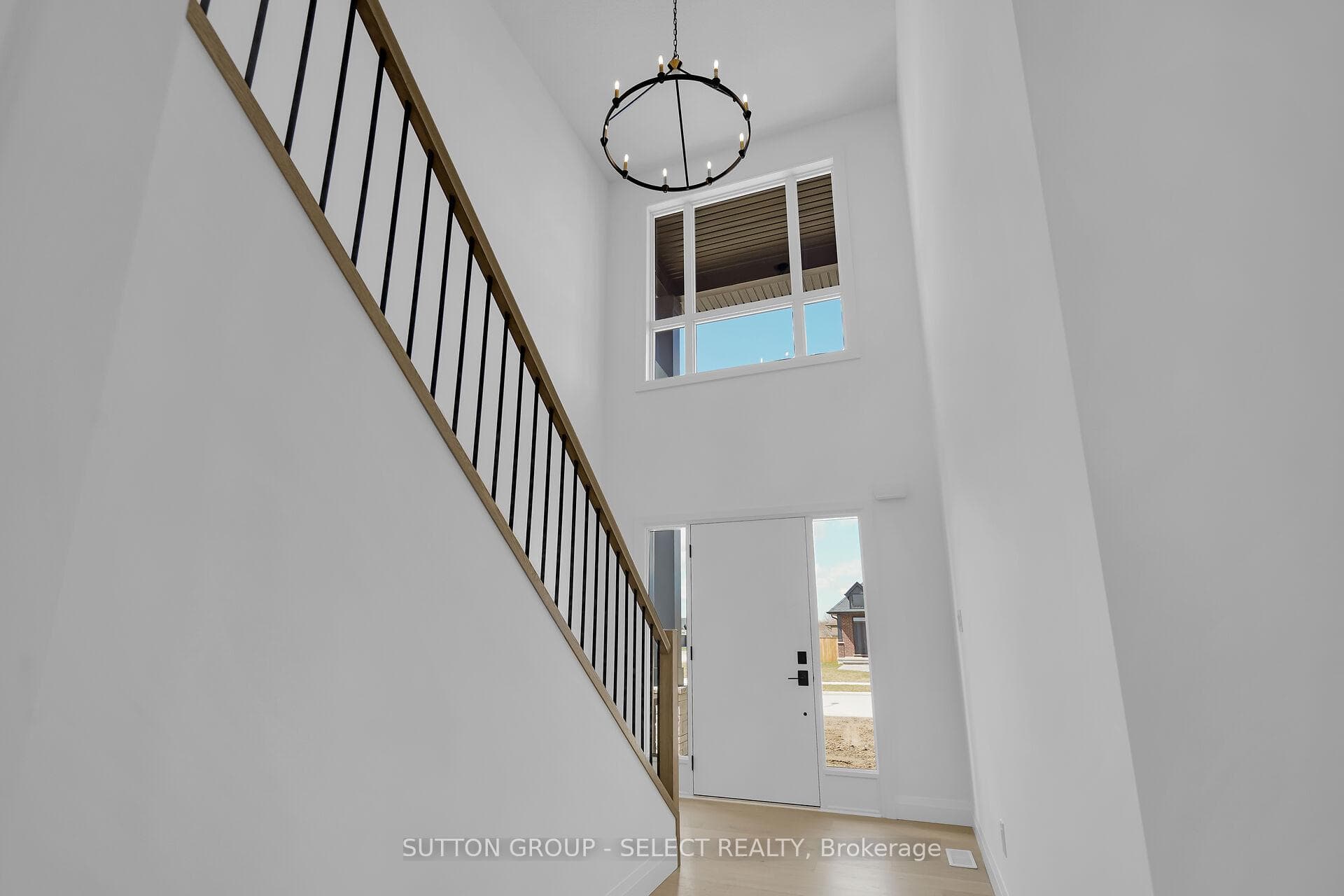 9 BRISCOE Crescent photo 2