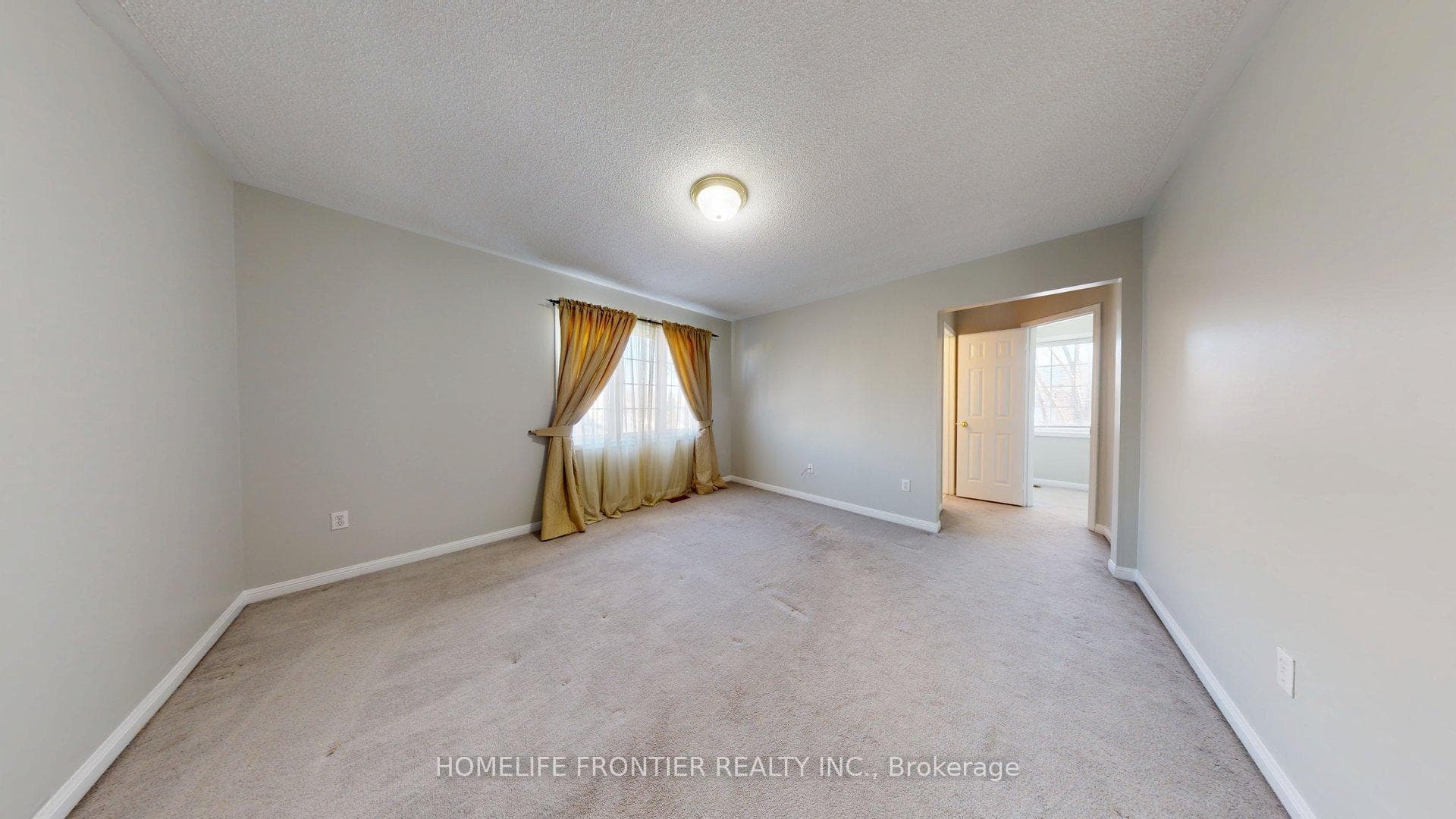 53 Frontenac Crescent photo 18